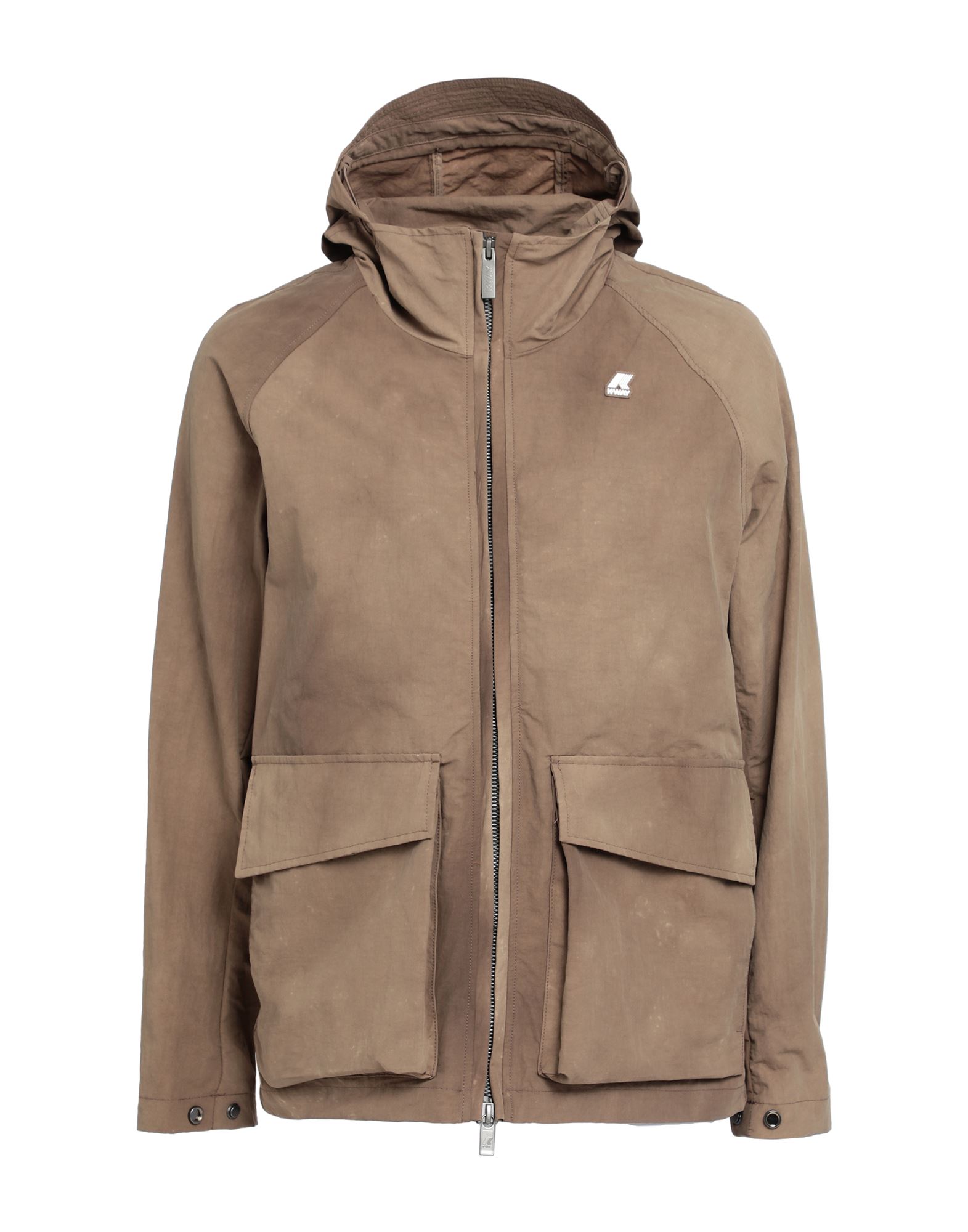 테크니컬 패브릭, 바랜 효과, 브랜드 로고, 솔리드 컬러, 클래식 칼라, 싱글브레스티드, 롱 슬리브, 스냅버튼 커프스, 안감없음, 지퍼 클로저, 멀티 포켓, 방수, 윈드브레이커 스타일. 이미지