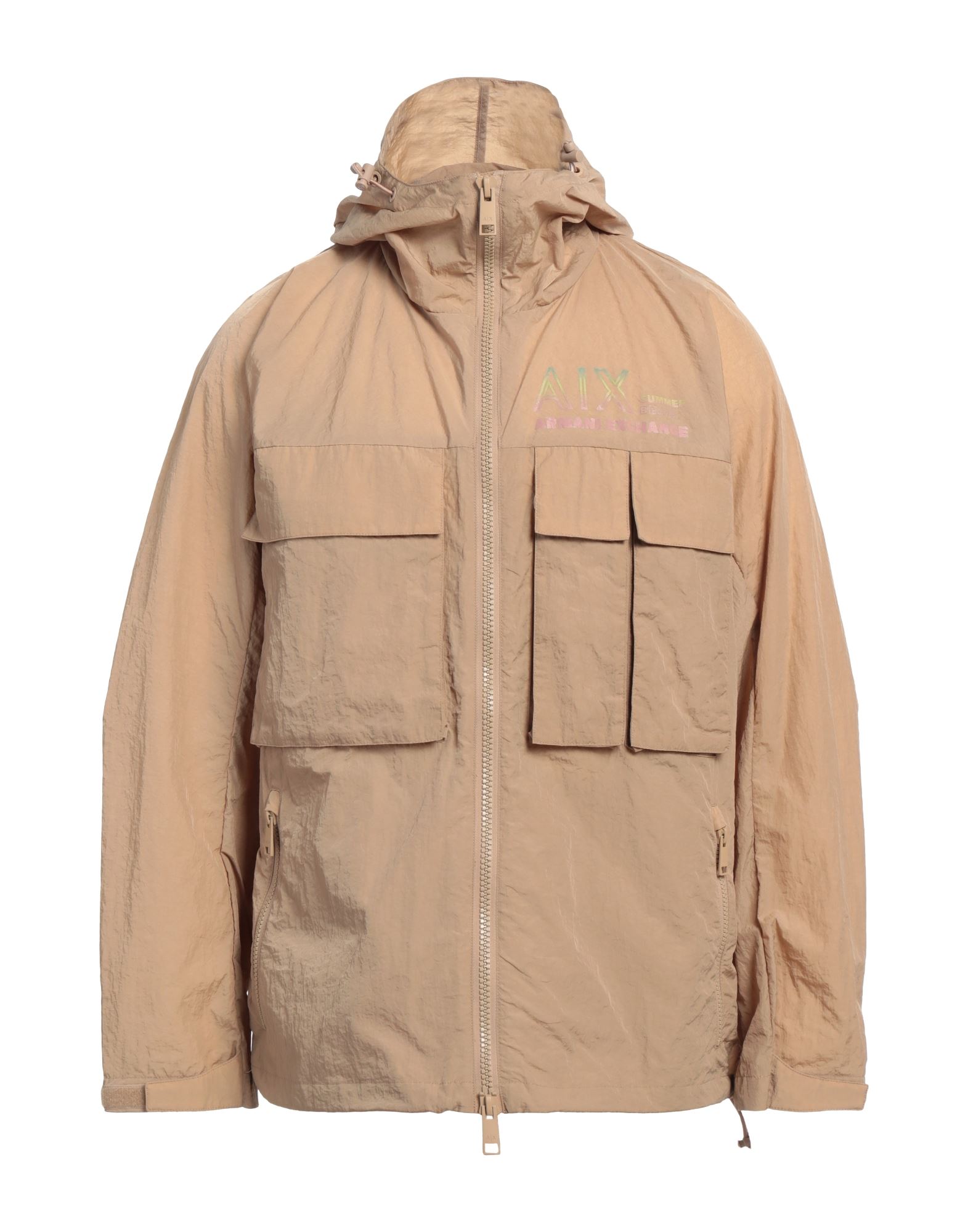 캐주얼 자켓, 테크니컬 패브릭, 솔리드 컬러, 브랜드 로고, 후드, 싱글브레스티드, 롱 슬리브, 안감없음, 지퍼 여밈, 멀티 포켓, 세탁기로 세탁, 건조기 사용불가. 이미지