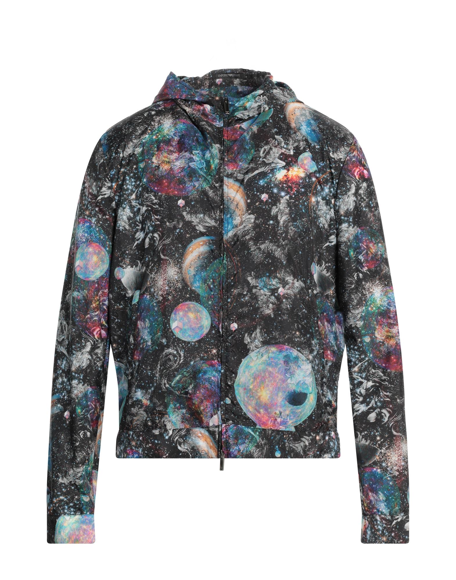 테크니컬 패브릭, 브랜드 로고, 멀티컬러 패턴, 후드, 싱글브레스티드, 롱 슬리브, 안감없음, 지퍼 클로저, 멀티 포켓, 윈드브레이커 스타일. 이미지