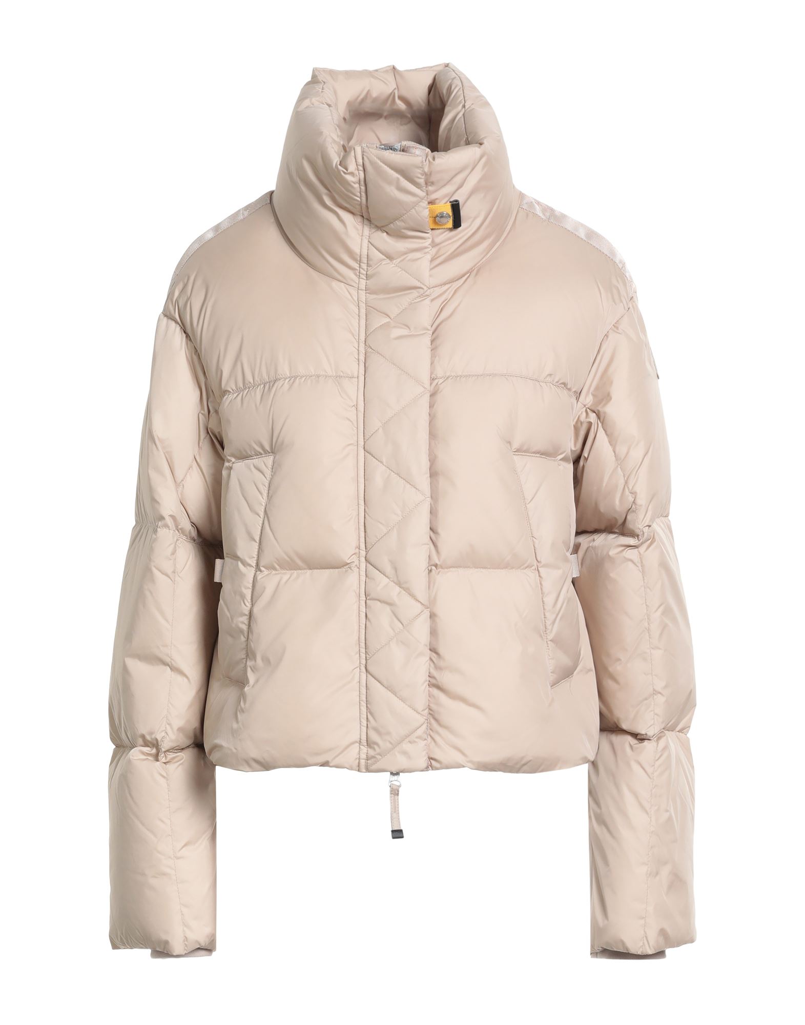 쇼트 다운 자켓, 테크니컬 패브릭, 그로그랭 트림, 브랜드 로고, 솔리드 컬러, 터틀넥, 롱 슬리브, 덕 다운 내장, 헤비 패딩, 지퍼 여밈, 스냅버튼 여밈, 멀티 포켓, 드로스트링 헴라인, 동물성 비섬유 자재 함유, 드라이클리닝, 표백 금지, 건조기 사용불가. 이미지