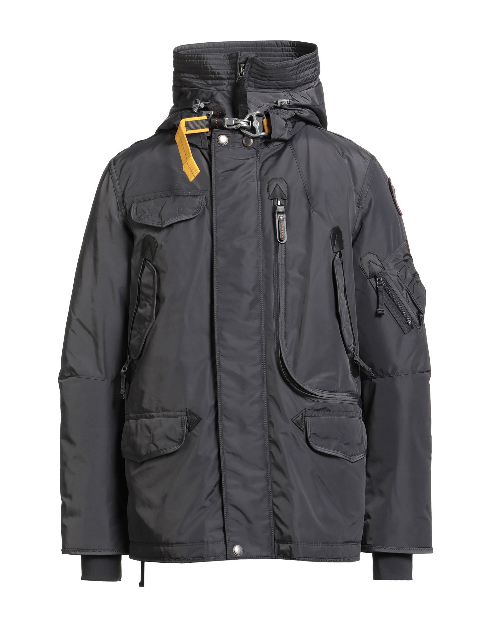 쇼트 다운 자켓, 테크니컬 패브릭, 브랜드 로고, 패치, 솔리드 컬러, 후드, 롱 슬리브, 덕 다운 내장, 헤비 패딩, 지퍼 여밈, 스냅버튼 여밈, 멀티 포켓, 동물성 비섬유 자재 함유, 세탁기로 세탁, 표백 금지, 건조기 사용불가, 다림질 금지. 이미지