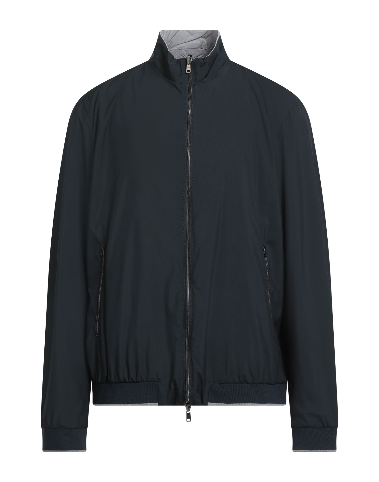 캐주얼 자켓, 테크니컬 패브릭, 더블 페이스, 브랜드 로고, 니트 트리밍, 솔리드 컬러, 터틀넥, 롱 슬리브, 안감있음, 지퍼 여밈, 슬릿 포켓, 드라이클리닝, 표백 금지, 건조기 사용불가. 이미지