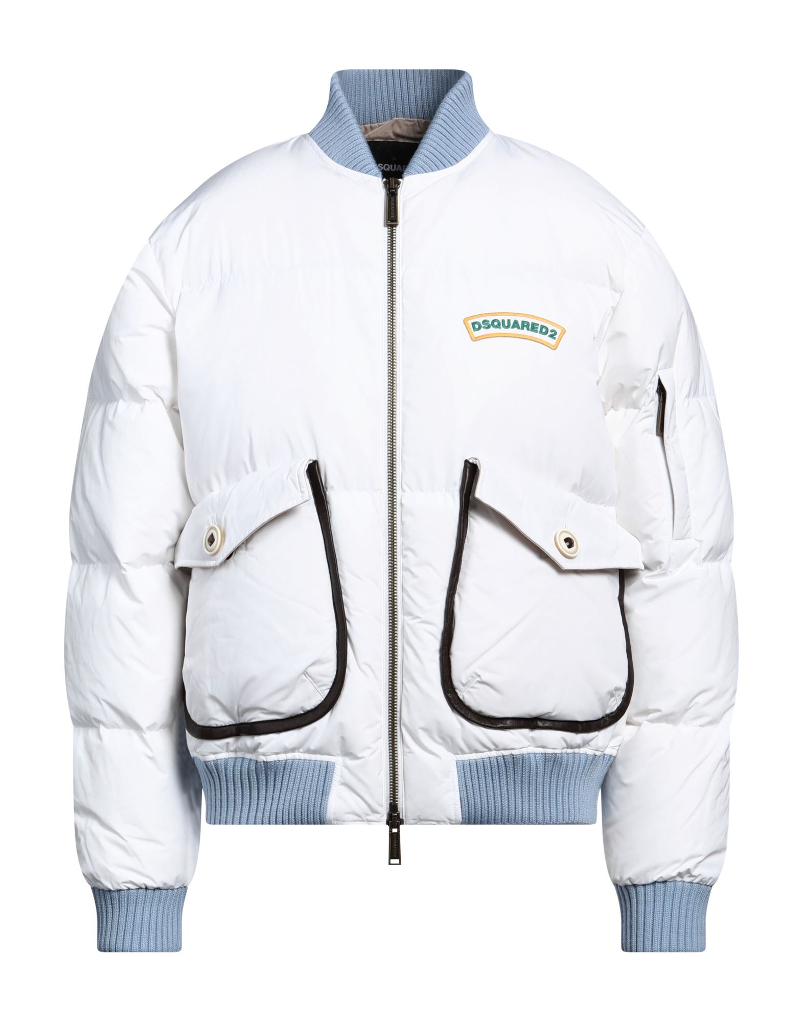 테크니컬 패브릭, 니트 소재, 미디엄웨이트 니트, 브랜드 로고, 장식 효과, 멀티컬러 패턴, 크루넥, 싱글브레스티드, 롱 슬리브, 덕 다운 내장, 지퍼 여밈, 멀티 포켓, 동물성 비섬유 자재 함유, 드라이클리닝, 표백 금지, 건조기 사용불가, 쇼트 다운 자켓. 이미지