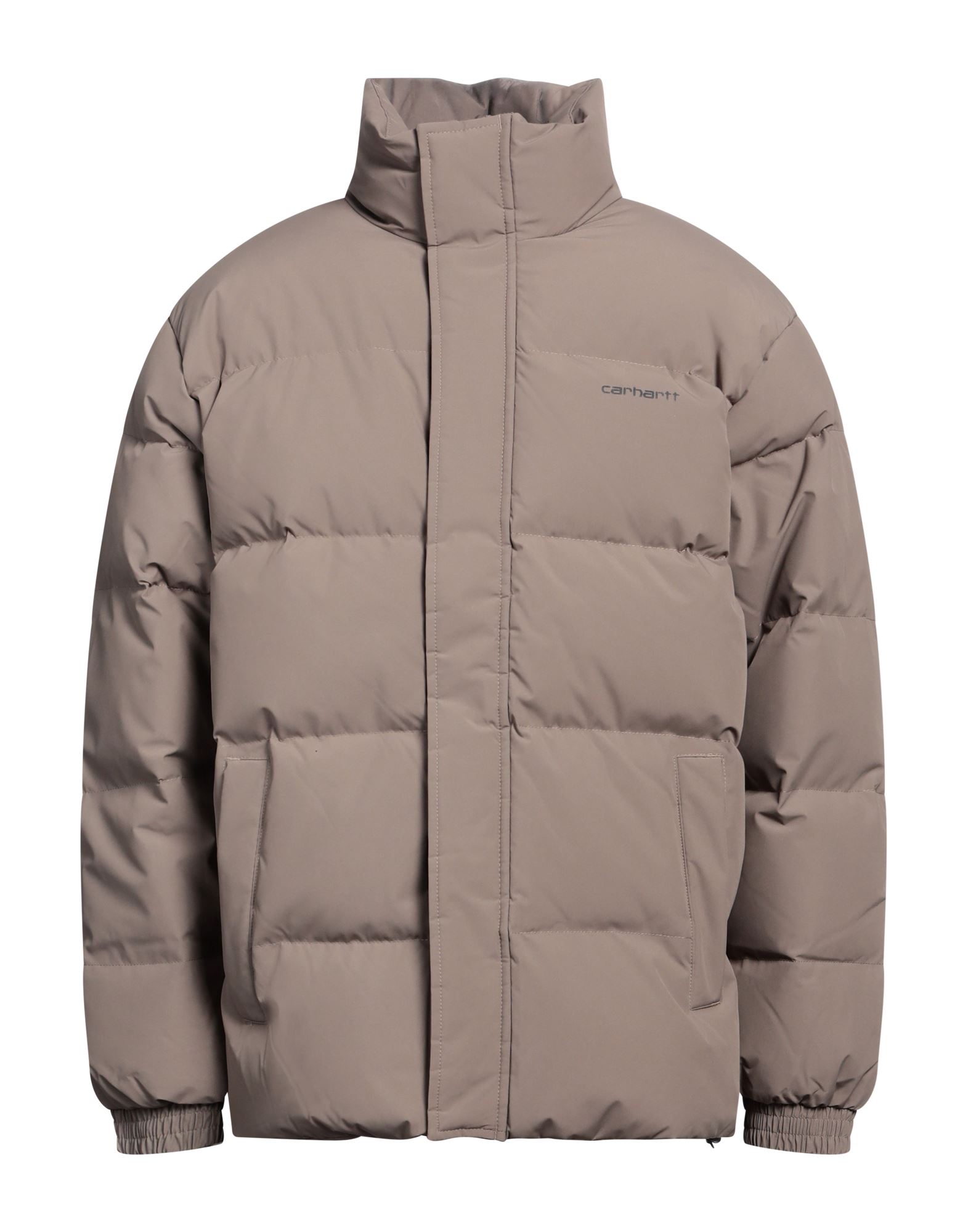 테크니컬 패브릭, 퀼팅, 브랜드 로고, 솔리드 컬러, 터틀넥, 싱글브레스티드, 롱 슬리브, 구스 다운 내장, 지퍼 클로저, 스냅버튼, 멀티 포켓, 드로스트링 헴라인, 동물성 비섬유 자재 함유, 싱글브레스티드 자켓. 이미지