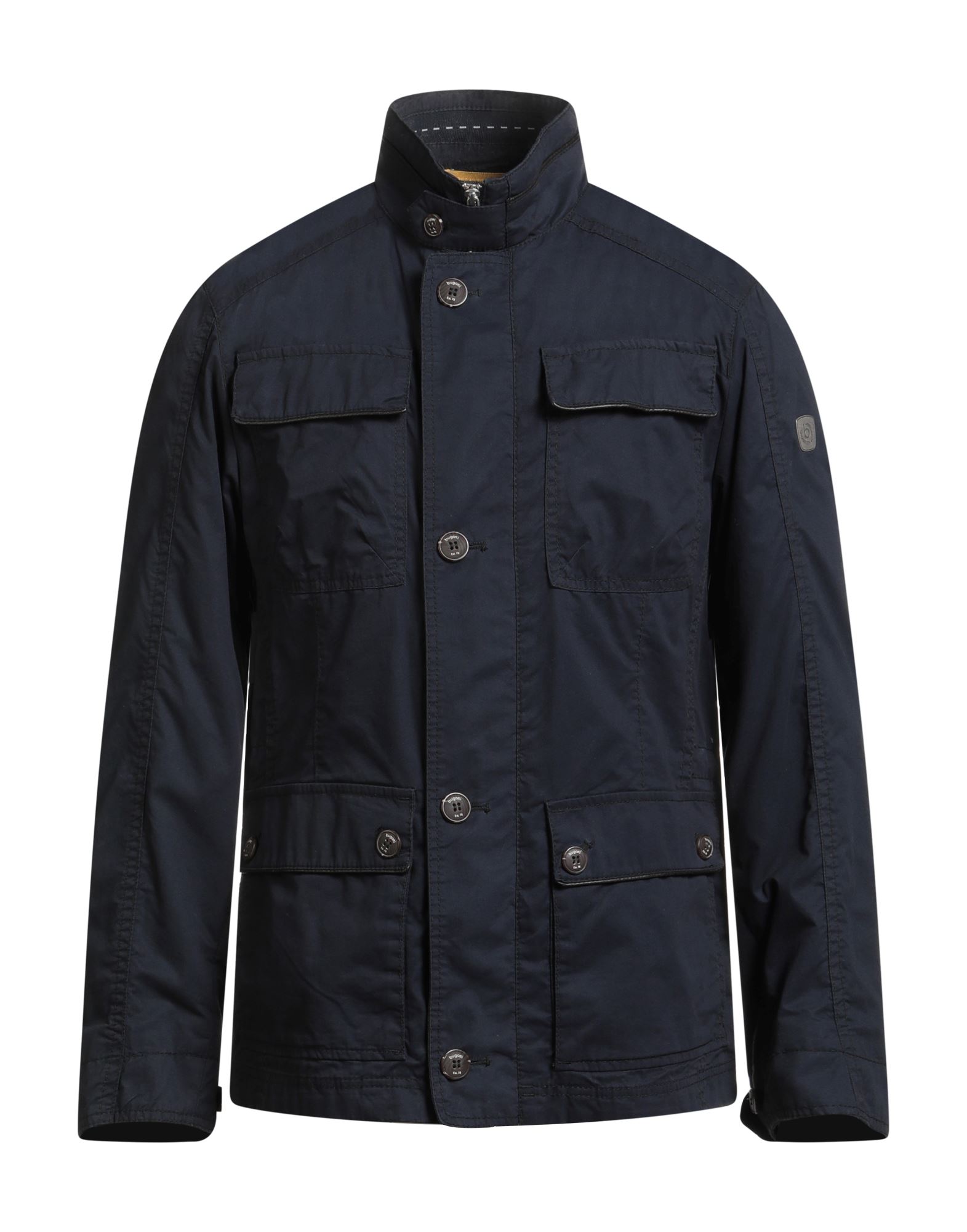 사파리 자켓, 우븐, 브랜드 로고, 솔리드 컬러, 터틀넥, 롱 슬리브, 부분적으로 안감 처리한 내부, 지퍼 여밈, 버튼 여밈, 플랩 포켓, 세탁기로 세탁, 표백 금지, 건조기 사용불가. 이미지