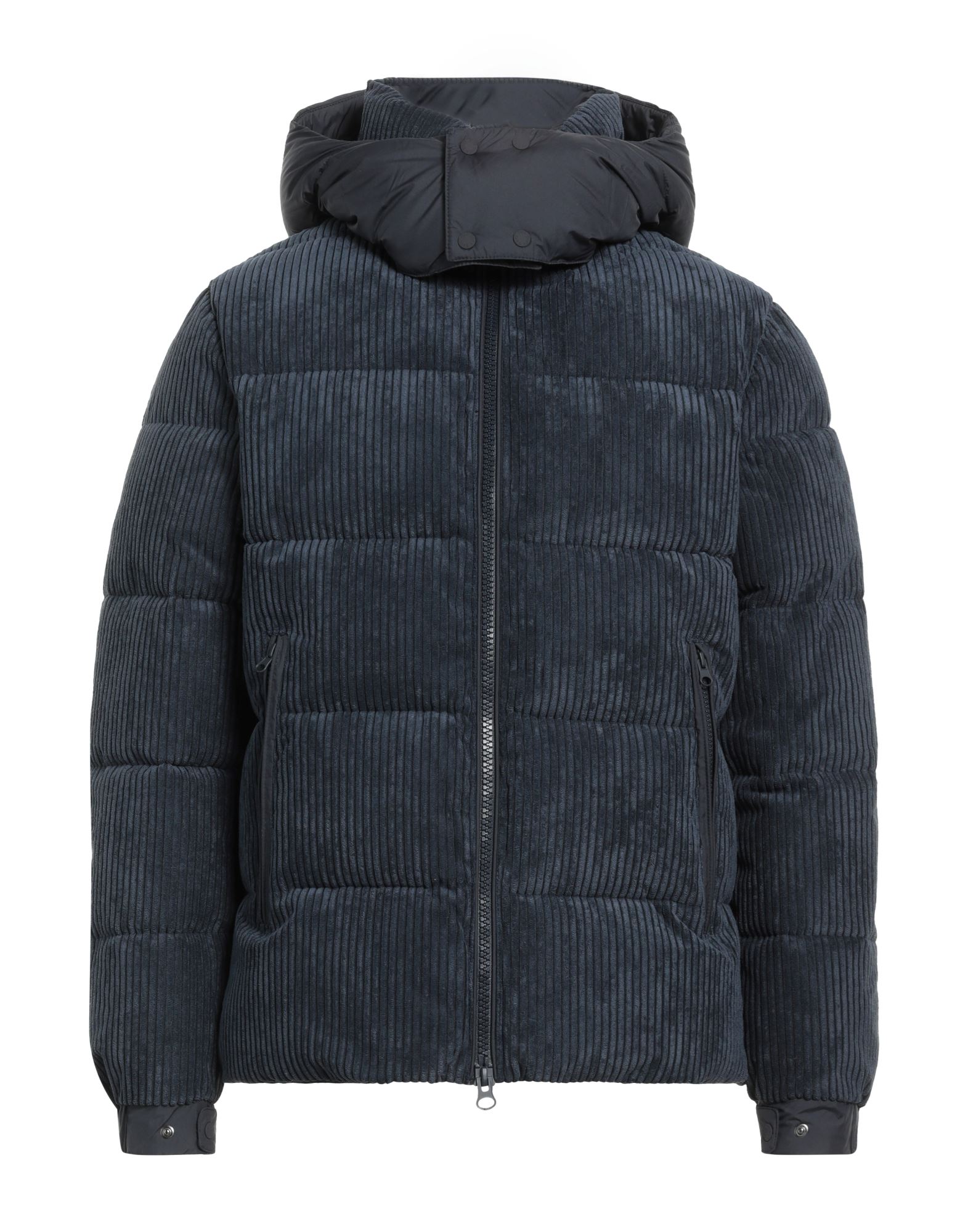 코듀로이, 테크니컬 패브릭, 브랜드 로고, 솔리드 컬러, 목 부분의 분리 가능한 후드, 싱글브레스티드, 롱 슬리브, 합성 충전재, 지퍼 여밈, 지퍼 포켓, 세탁기로 세탁, 표백 금지, 건조기 사용불가, 다림질 금지, 쇼트 다운 자켓. 이미지