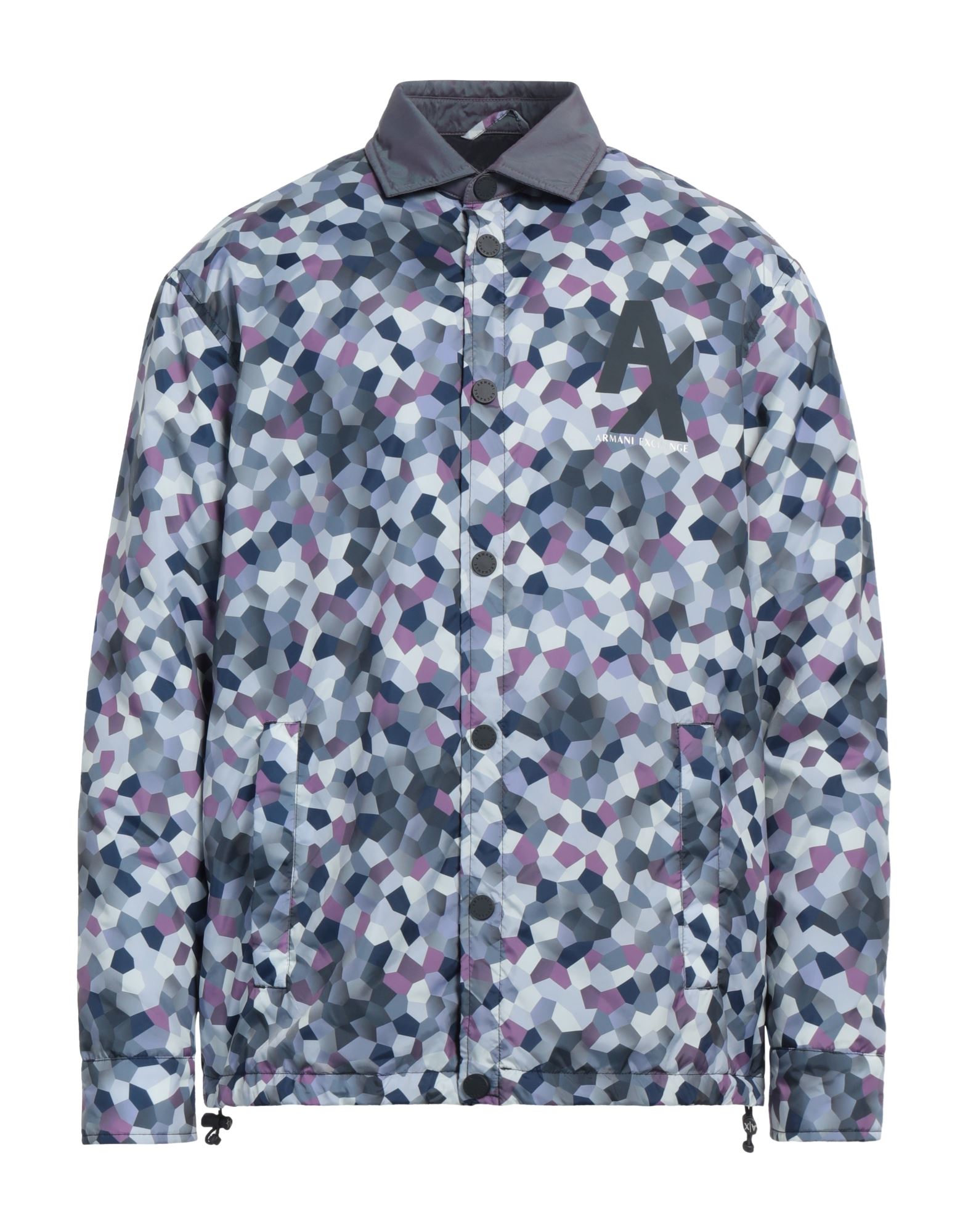 윈드브레이커, 테크니컬 패브릭, 브랜드 로고, 멀티컬러 패턴, 클래식 칼라, 싱글브레스티드, 롱 슬리브, 합성 충전재, 라이트 패딩, 스냅버튼 여밈, 멀티 포켓, 드라이클리닝, 표백 금지, 건조기 사용불가. 이미지