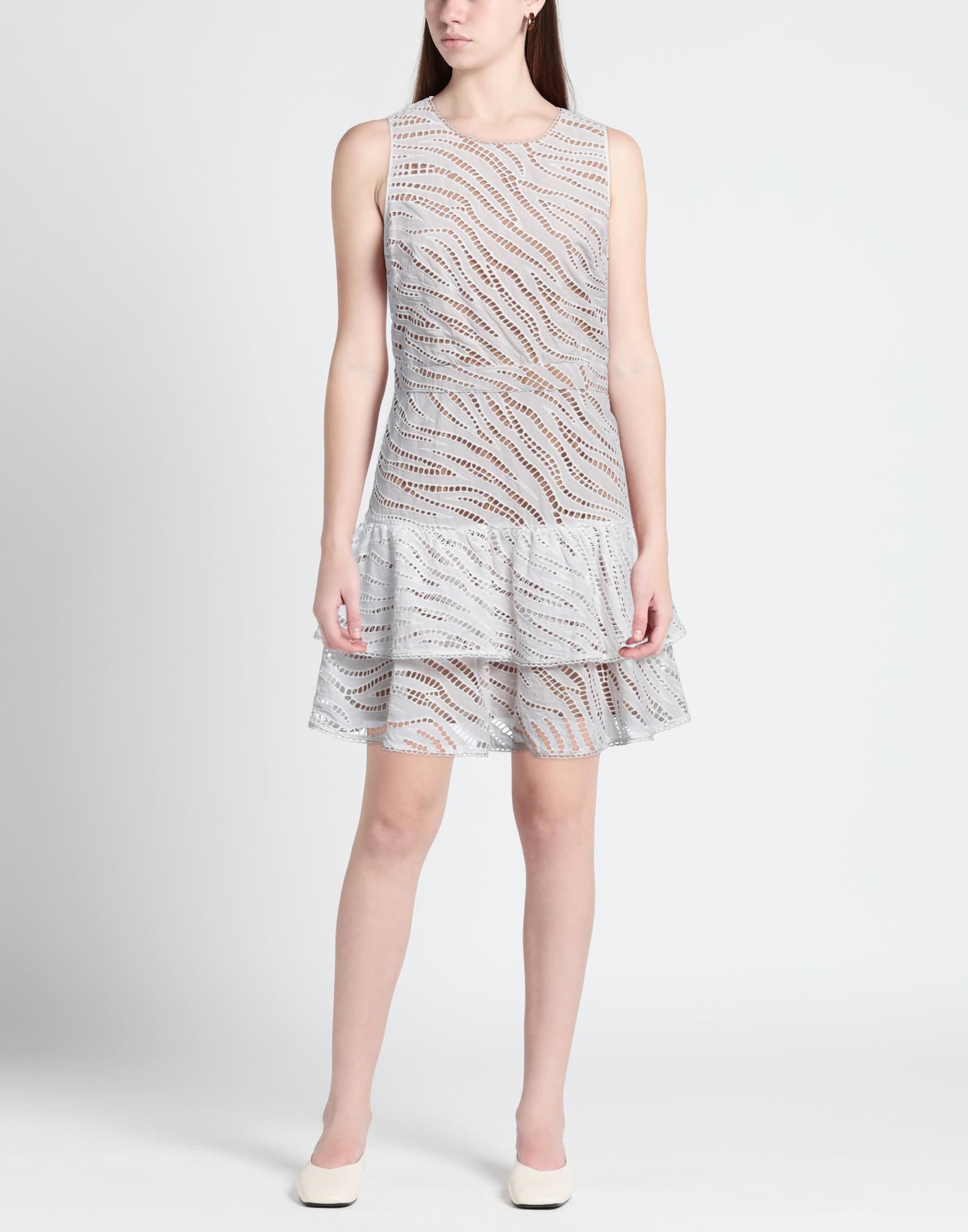 플레어 드레스, 브로더리 엥그레에즈, 솔리드 컬러, 장식 부착 없음, 크루넥, 슬리브리스, 안감있음, 지퍼 여밈, 후크 여밈, 포켓 없음, 드라이클리닝, 표백 금지, 건조기 사용불가. 이미지