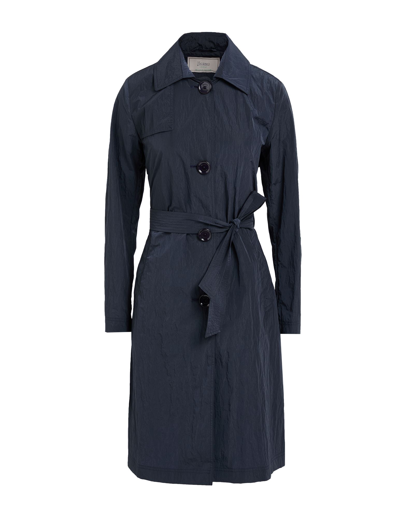 트렌치 코트, 테크니컬 패브릭, 솔리드 컬러, 벨트, 브랜드 로고, 클래식 칼라, 싱글브레스티드, 롱 슬리브, 안감없음, 버튼 여밈, 멀티 포켓, 드라이클리닝, 표백 금지, 건조기 사용불가. 이미지