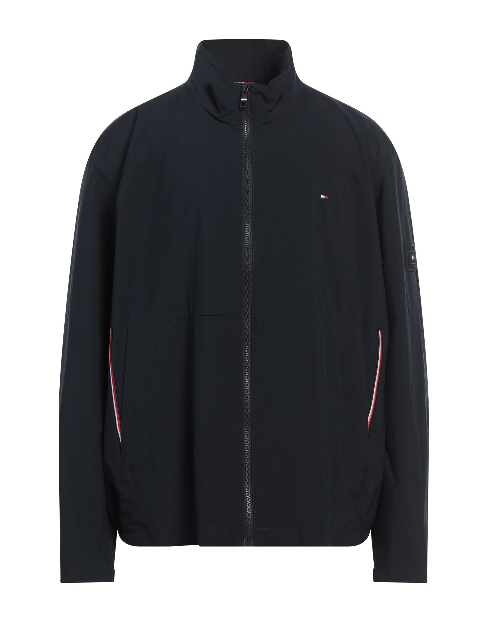 윈드브레이커, 테크니컬 패브릭, 솔리드 컬러, 자수 로고 장식, 터틀넥, 롱 슬리브, 안감있음, 지퍼 여밈, 멀티 포켓, 세탁기로 세탁, 표백 금지, 건조기 사용불가. 이미지