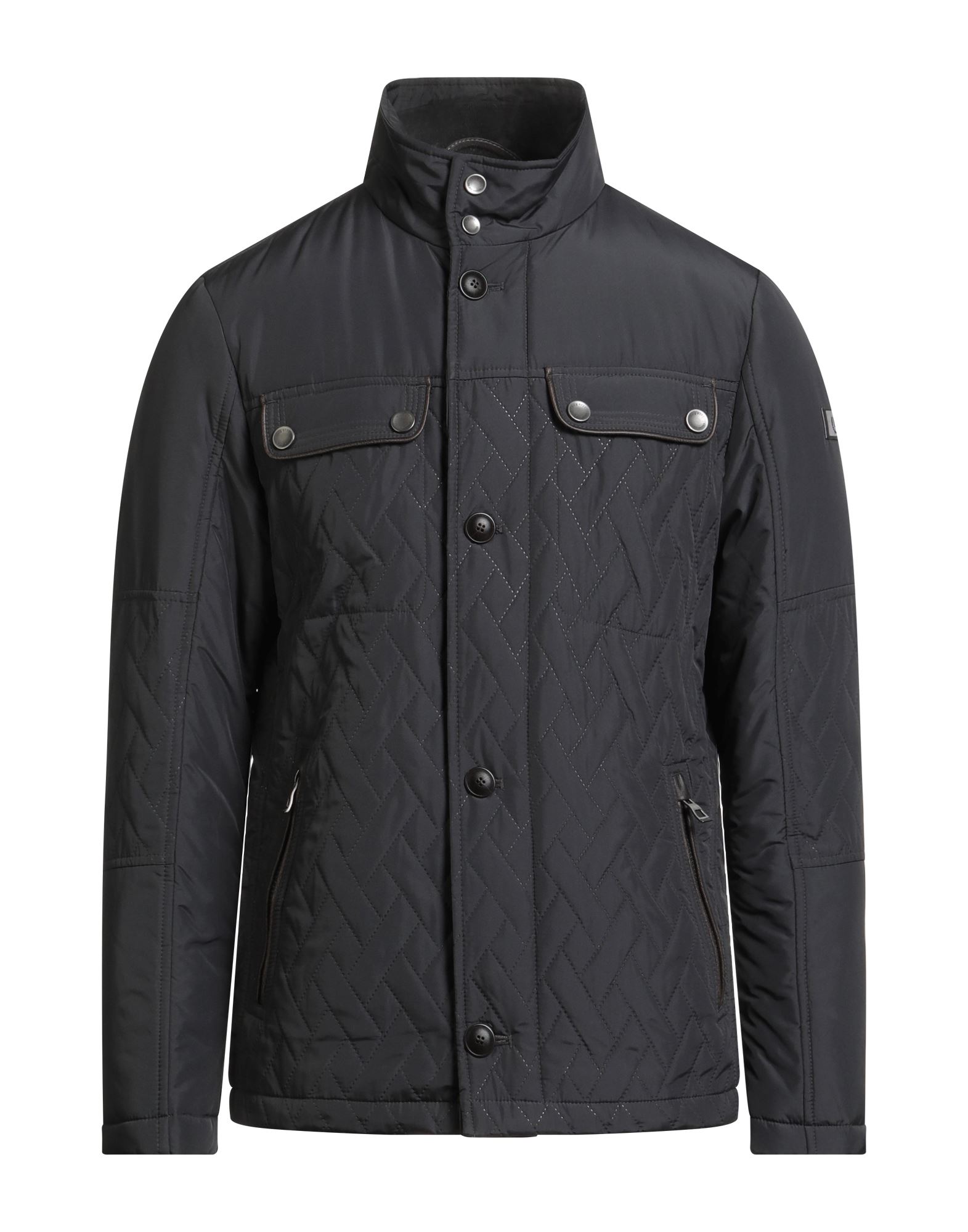 퀼팅 자켓, 테크니컬 패브릭, 브랜드 로고, 가죽 인서트, 솔리드 컬러, 터틀넥, 롱 슬리브, 합성 충전재, 라이트 패딩, 지퍼 여밈, 버튼 여밈, 지퍼 포켓, 포켓 2개, 동물성 비섬유 자재 함유, 세탁기 세탁 또는 드라이클리닝, 표백 금지, 건조기 사용불가. 이미지