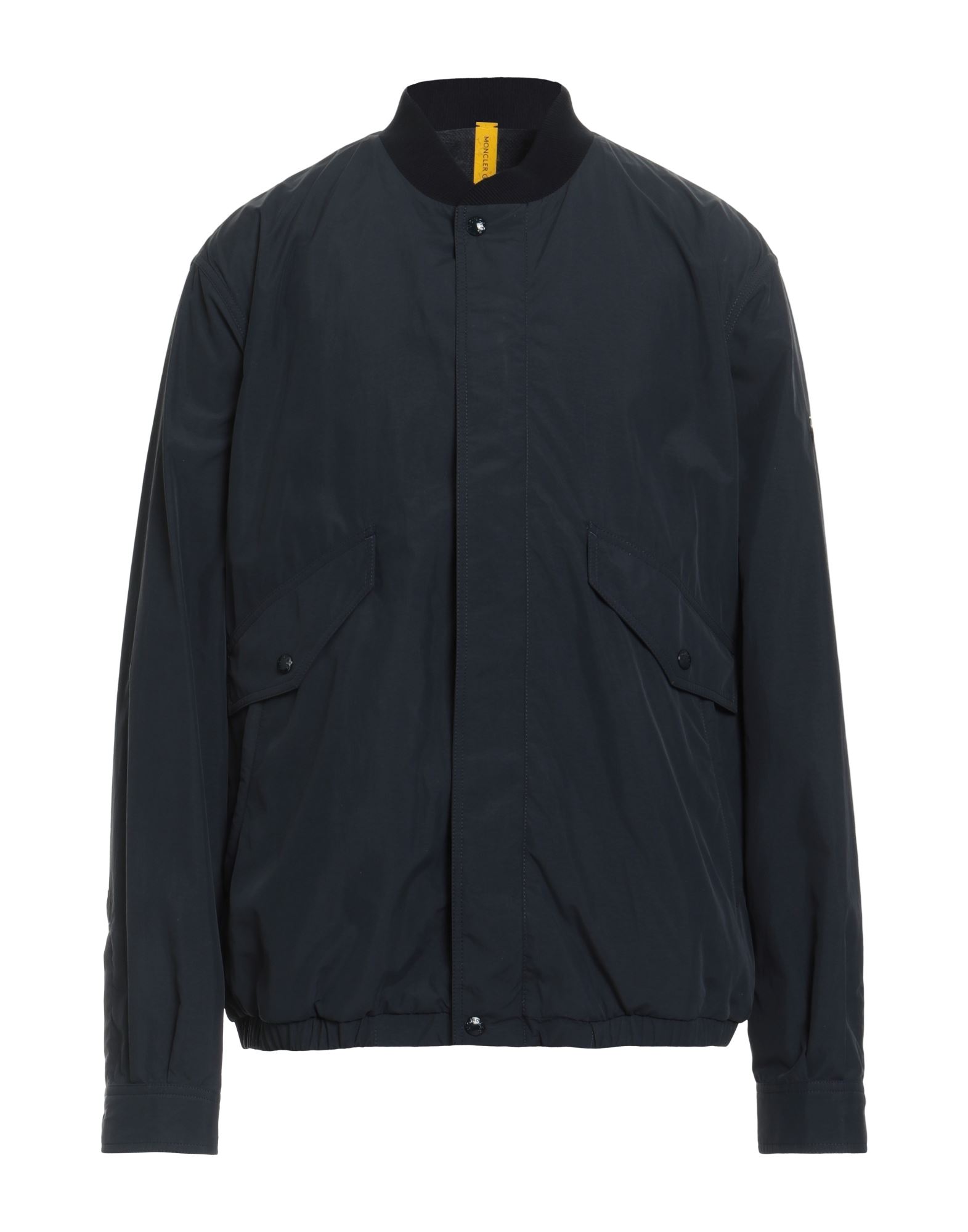 캐주얼 자켓, 테크니컬 패브릭, 브랜드 로고, 니트 트리밍, 솔리드 컬러, 크루넥, 롱 슬리브, 부분적으로 안감 처리한 내부, 스냅버튼 여밈, 멀티 포켓, 엘라스틱 헴라인, 세탁기 세탁 또는 드라이클리닝, 표백 금지, 건조기 사용불가. 이미지