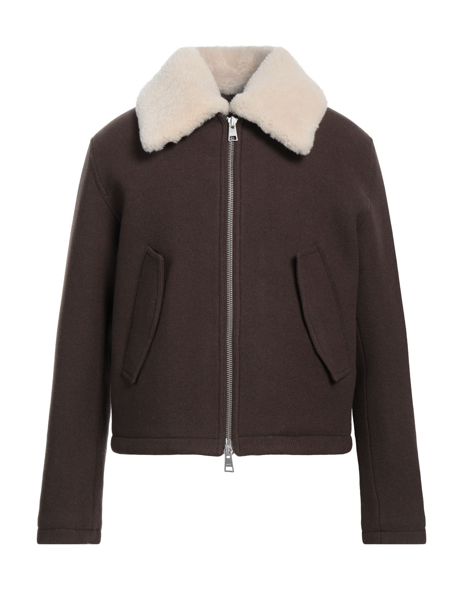 캐주얼 자켓, 울, 셰르파 원단, 솔리드 컬러, 브랜드 로고, 터틀넥, 싱글브레스티드, 롱 슬리브, 가볍게 패딩 처리한 내부, 지퍼 여밈, 멀티 포켓, 드라이클리닝, 표백 금지, 건조기 사용불가. 이미지