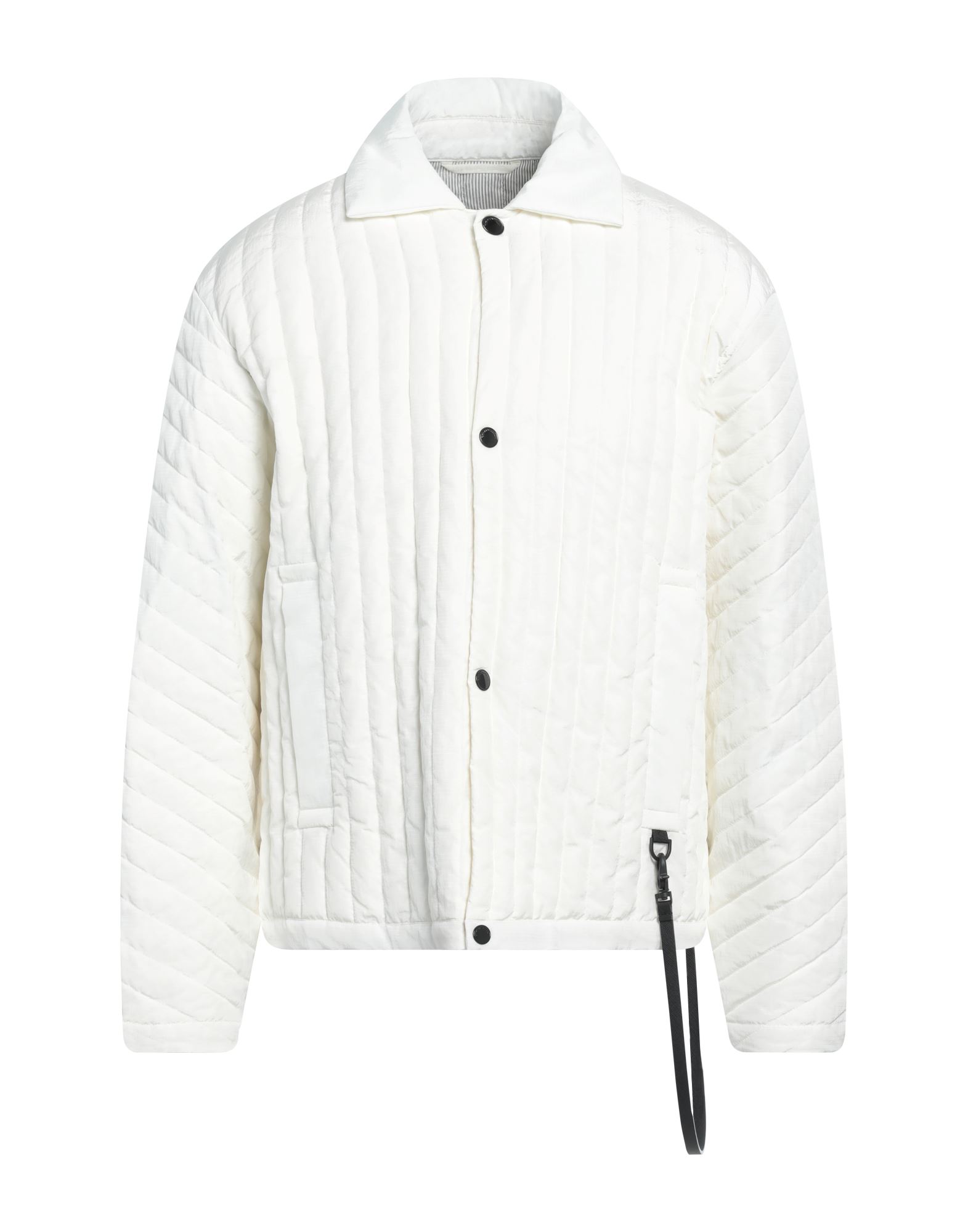 쇼트 다운 자켓, 테크니컬 패브릭, 솔리드 컬러, 장식 효과, 클래식 칼라, 롱 슬리브, 덕 다운 내장, 지퍼 여밈, 멀티 포켓, 동물성 비섬유 자재 함유, 드라이클리닝, 표백 금지, 건조기 사용불가. 이미지