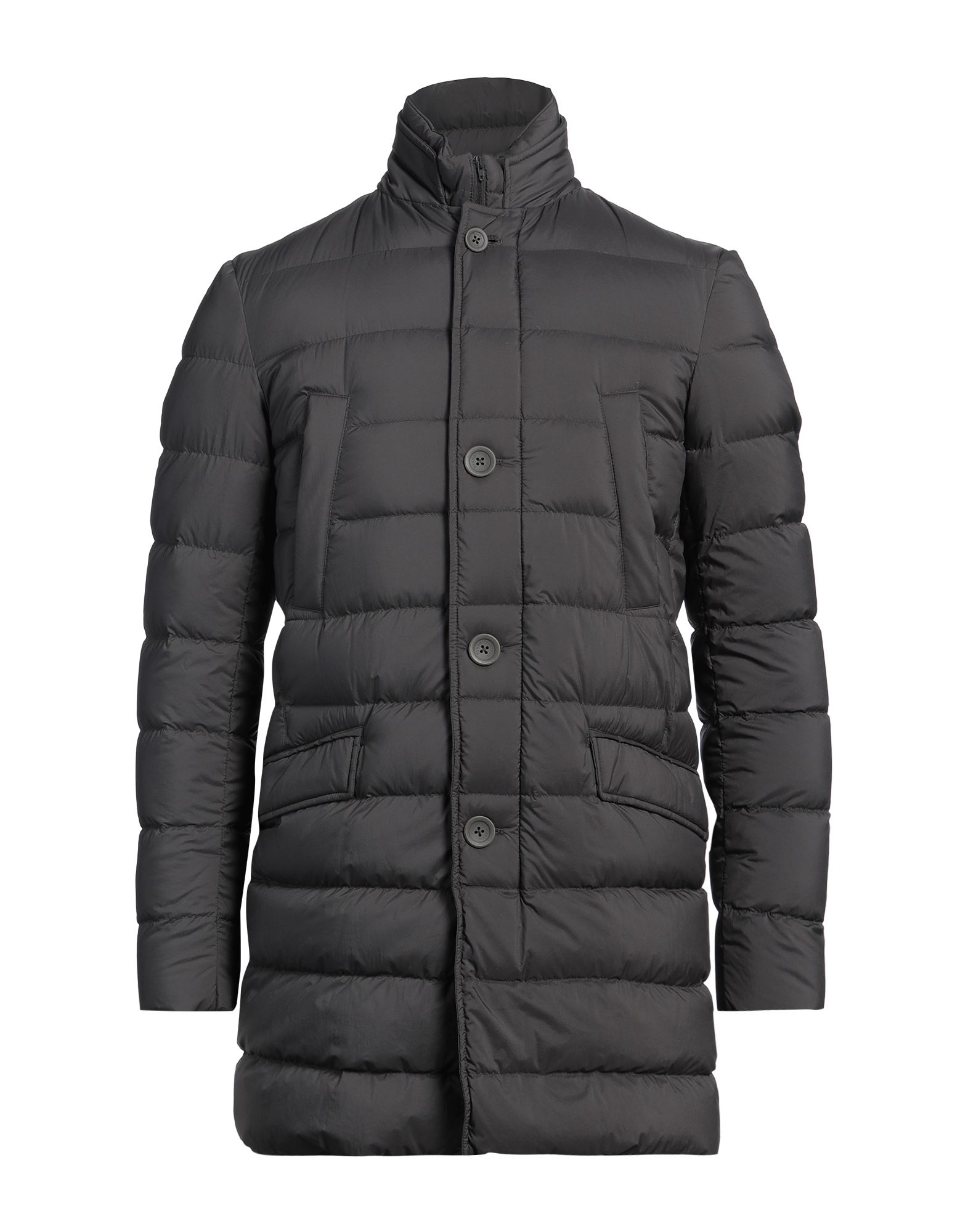 롱 다운 자켓, 테크니컬 패브릭, 퀼팅, 솔리드 컬러, 브랜드 로고, 터틀넥, 싱글브레스티드, 롱 슬리브, 구스 다운 내장, 헤비 패딩, 멀티 포켓, 2피스 세트, 동물성 비섬유 자재 함유, 물세탁 불가, 표백 금지, 건조기 사용불가. 이미지