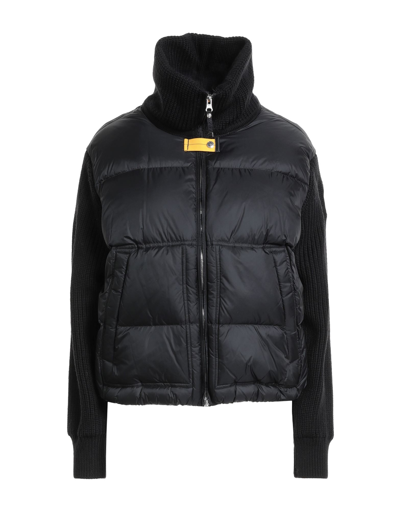 쇼트 다운 자켓, 테크니컬 패브릭, 니트 소재, 브랜드 로고, 솔리드 컬러, 터틀넥, 롱 슬리브, 덕 다운 내장, 헤비 패딩, 지퍼 여밈, 지퍼 포켓, 동물성 비섬유 자재 함유, 드라이클리닝, 표백 금지, 건조기 사용불가, 다림질 금지. 이미지