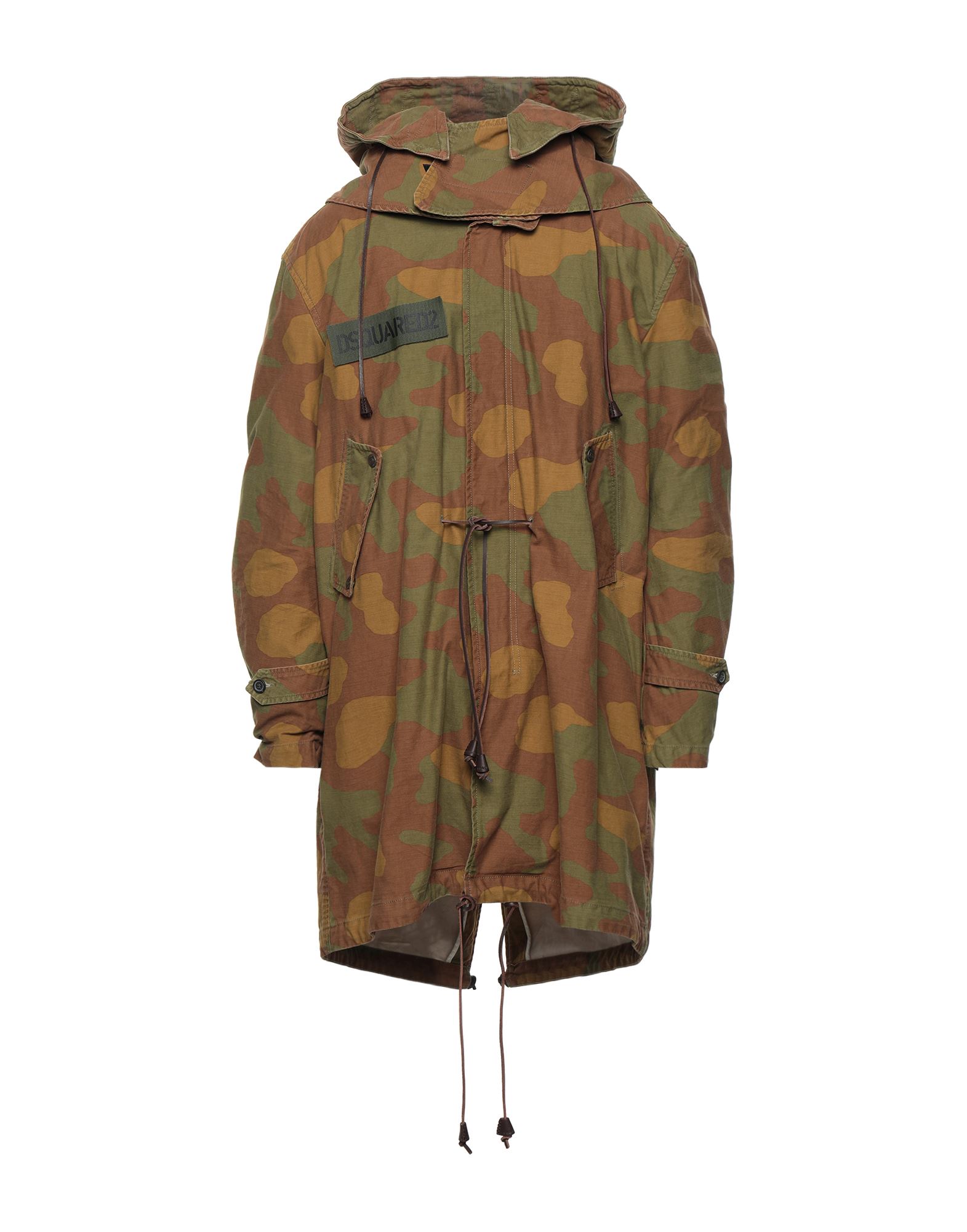 파카, 우븐, 카무플라주 패턴, 디테쳐블 디테일, 브랜드 로고, 목 부분의 분리 가능한 후드, 싱글브레스티드, 롱 슬리브, 버클 여밈 커프스, 셰르파 패브릭 내부, 디테쳐블 안감, 버튼 여밈, 드로스트링 웨이스트, 멀티 포켓, 동물성 비섬유 자재 함유. 이미지