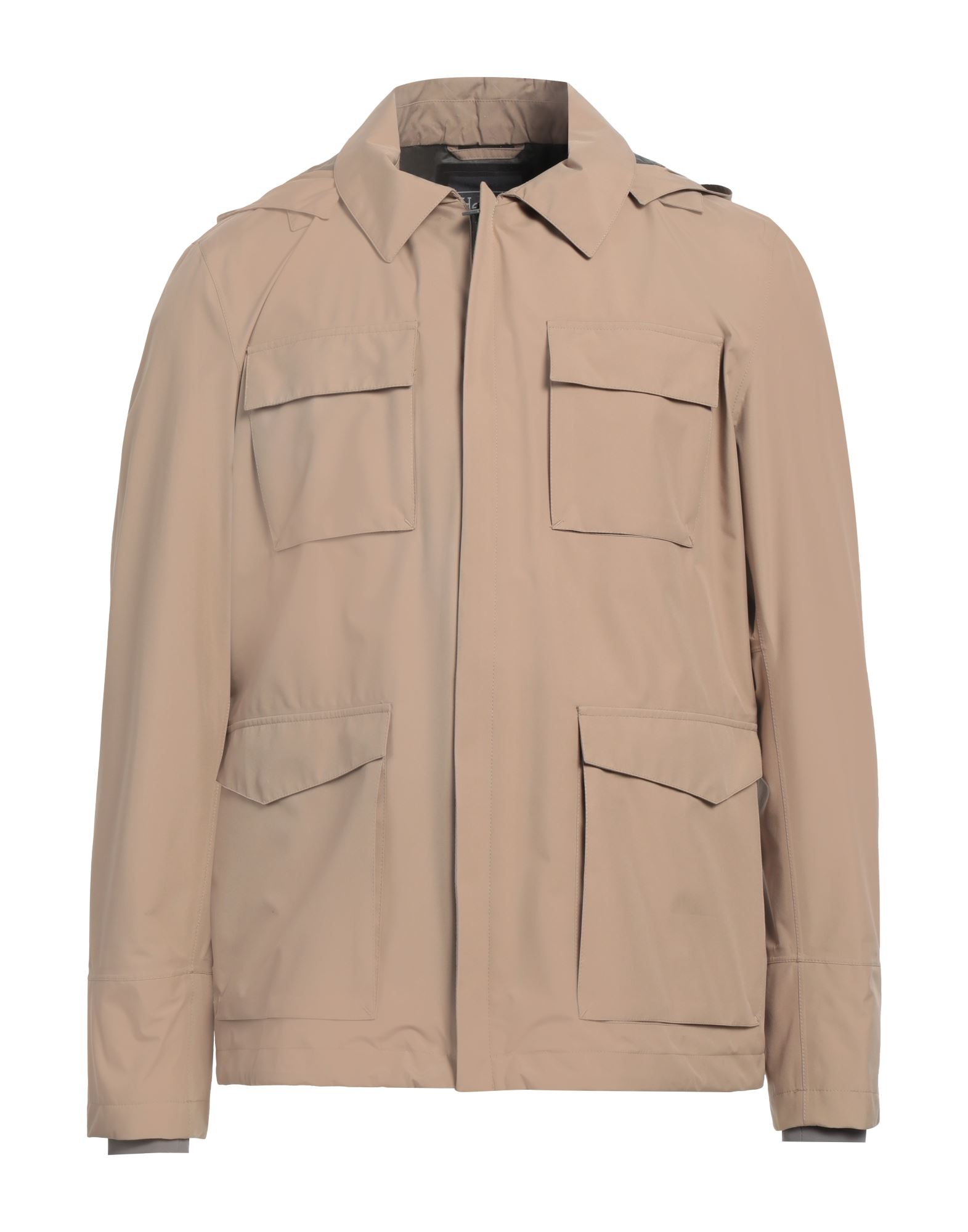 사파리 자켓, 테크니컬 패브릭, 장식 부착 없음, 솔리드 컬러, 목 부분의 분리 가능한 후드, 싱글브레스티드, 롱 슬리브, 안감없음, 지퍼 여밈, 멀티 포켓, 손세탁, 표백 금지, 건조기 사용불가, 다림질 금지. 이미지