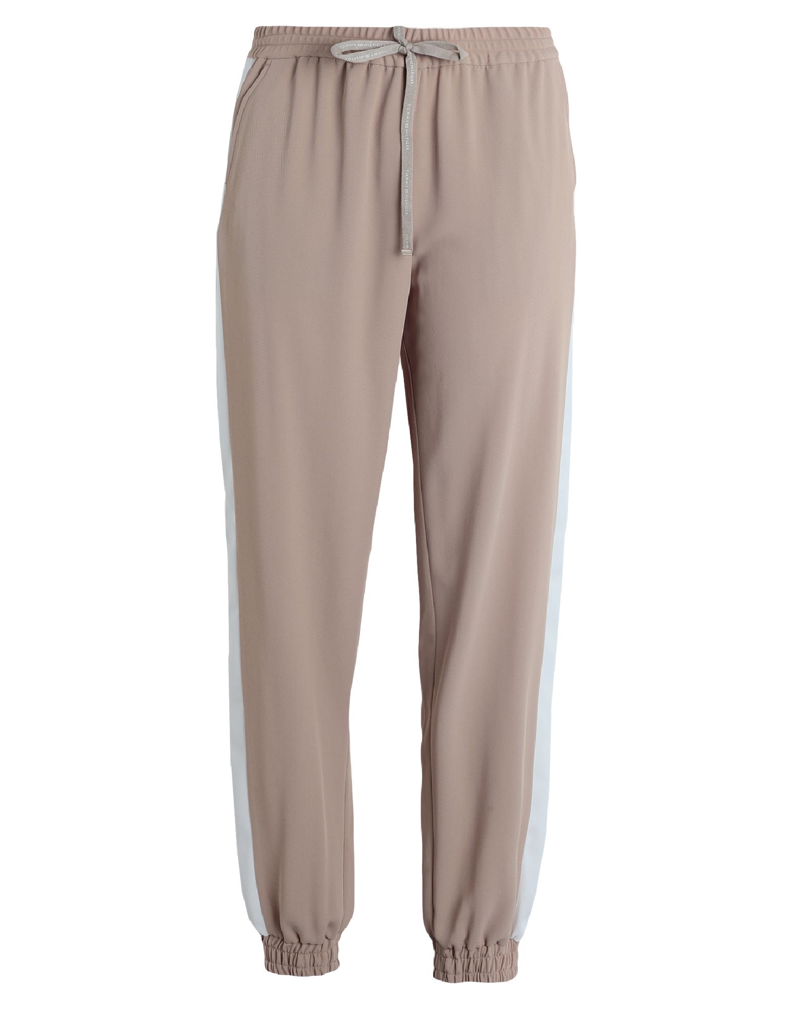 트랙 팬츠, 트윌, 장식 디테일 솔리드 컬러, 사이드 스트라이프, 브랜드 로고, 하이 웨이스트, 컴포트 핏, 드로스트링 여밈, 엘라스틱 헴라인, 멀티 포켓, 운동이나 야외 활동에 적합한, 스타일과 편안함을 모두 갖춘 퍼포먼스 스포츠웨어. 이미지