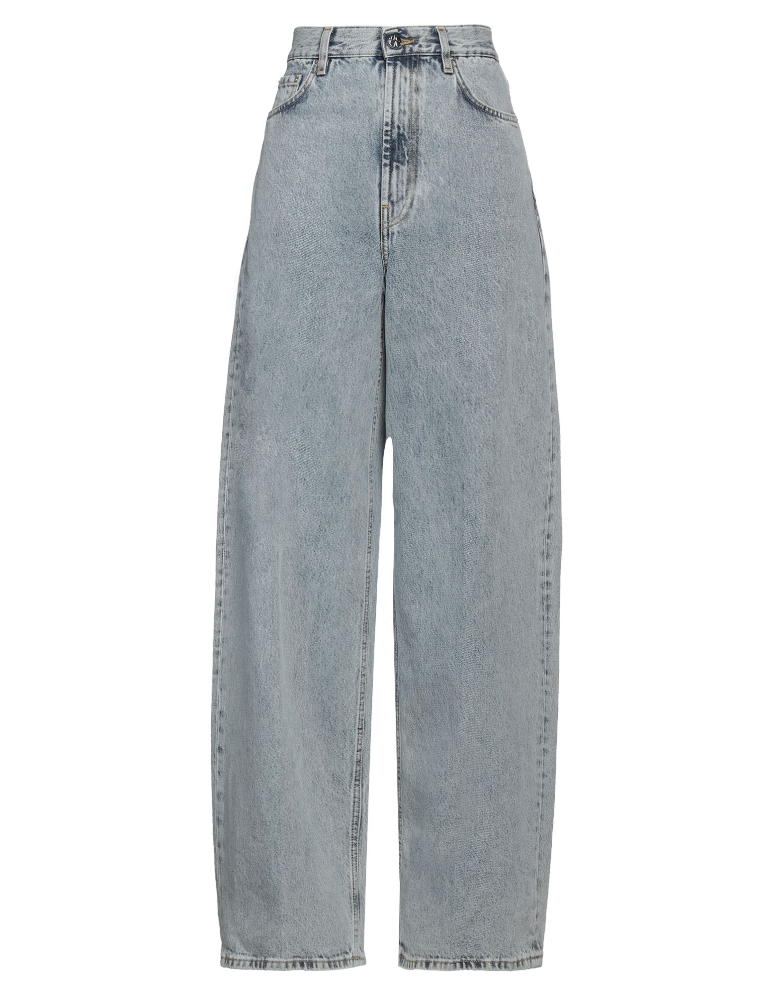 와이드 레그 진, 데님, 솔리드 컬러, 브랜드 로고, 가죽 인서트, 미디엄 워싱, 하이 웨이스트, 컴포트 핏, 1 버튼, 지퍼 여밈, 멀티 포켓, 세탁기 세탁 또는 드라이클리닝, 표백 금지, 건조기 사용불가, 동물성 비섬유 자재 함유. 이미지