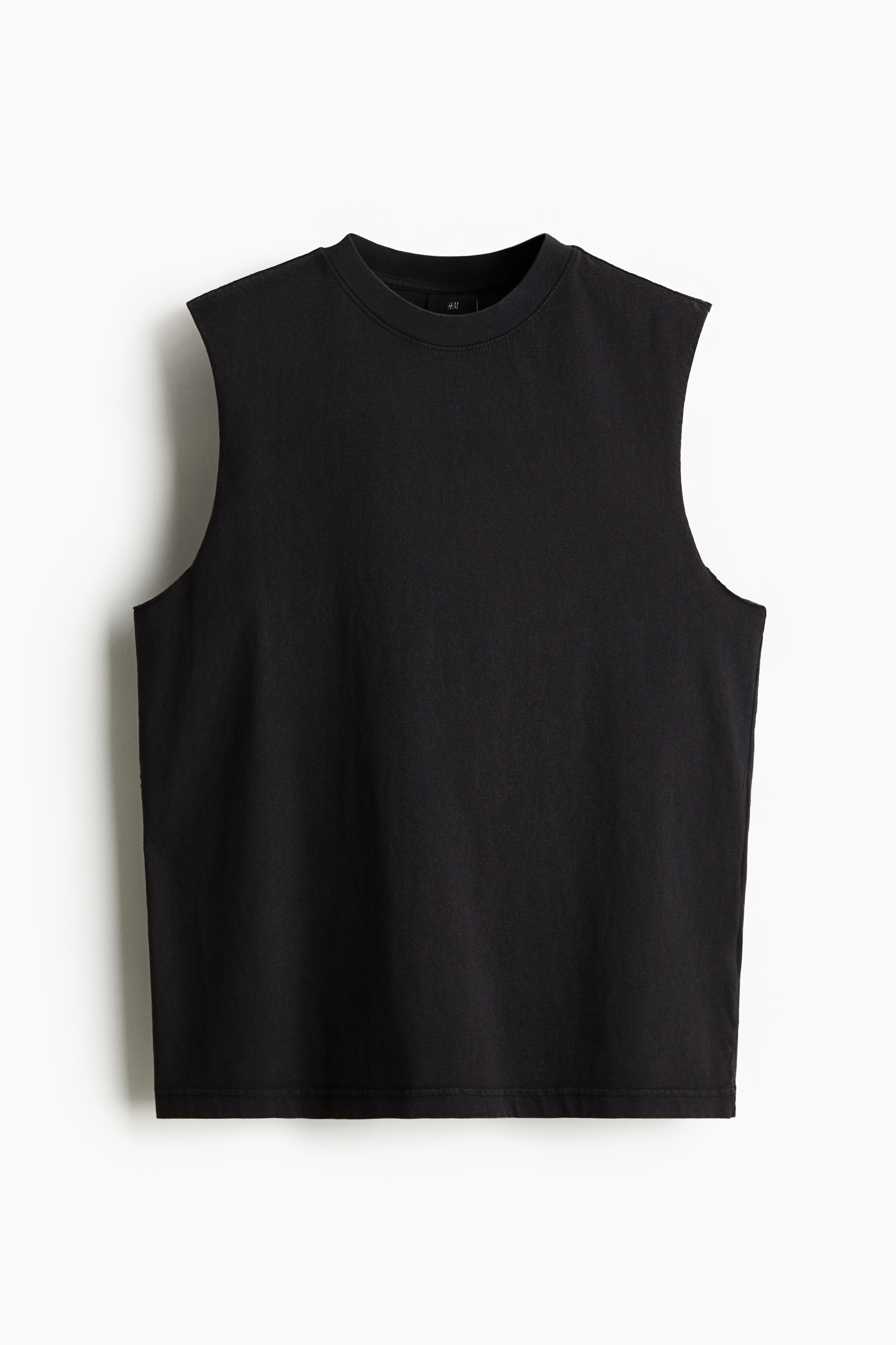 워싱처리된 느낌을 주는 톡톡한 저지 소재의 슬리브리스 탑. 리브드 마감 라운드넥. 마감을 생략한 깊게 파인 암홀 옷단. 스트레이트 헴라인. 착용감이 편안하고 클래식한 레귤러핏 실루엣. 이미지