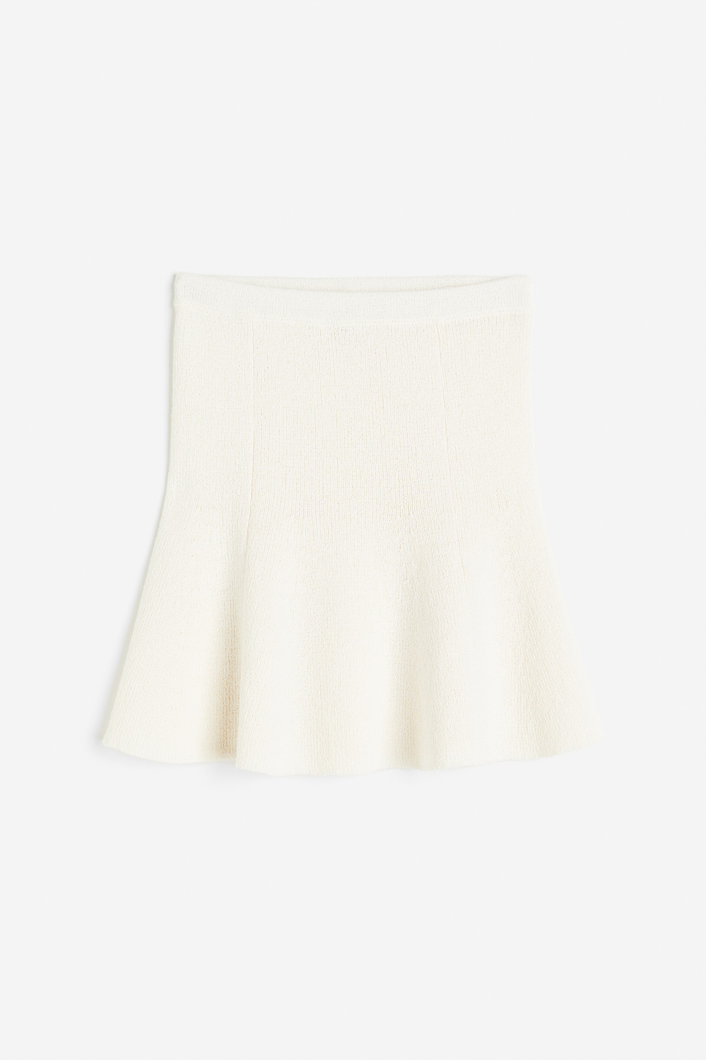 하단이 플레어 라인으로 마감된 부드러운 니트 스커트. 신축성 허릿단. 안감 생략. 이미지