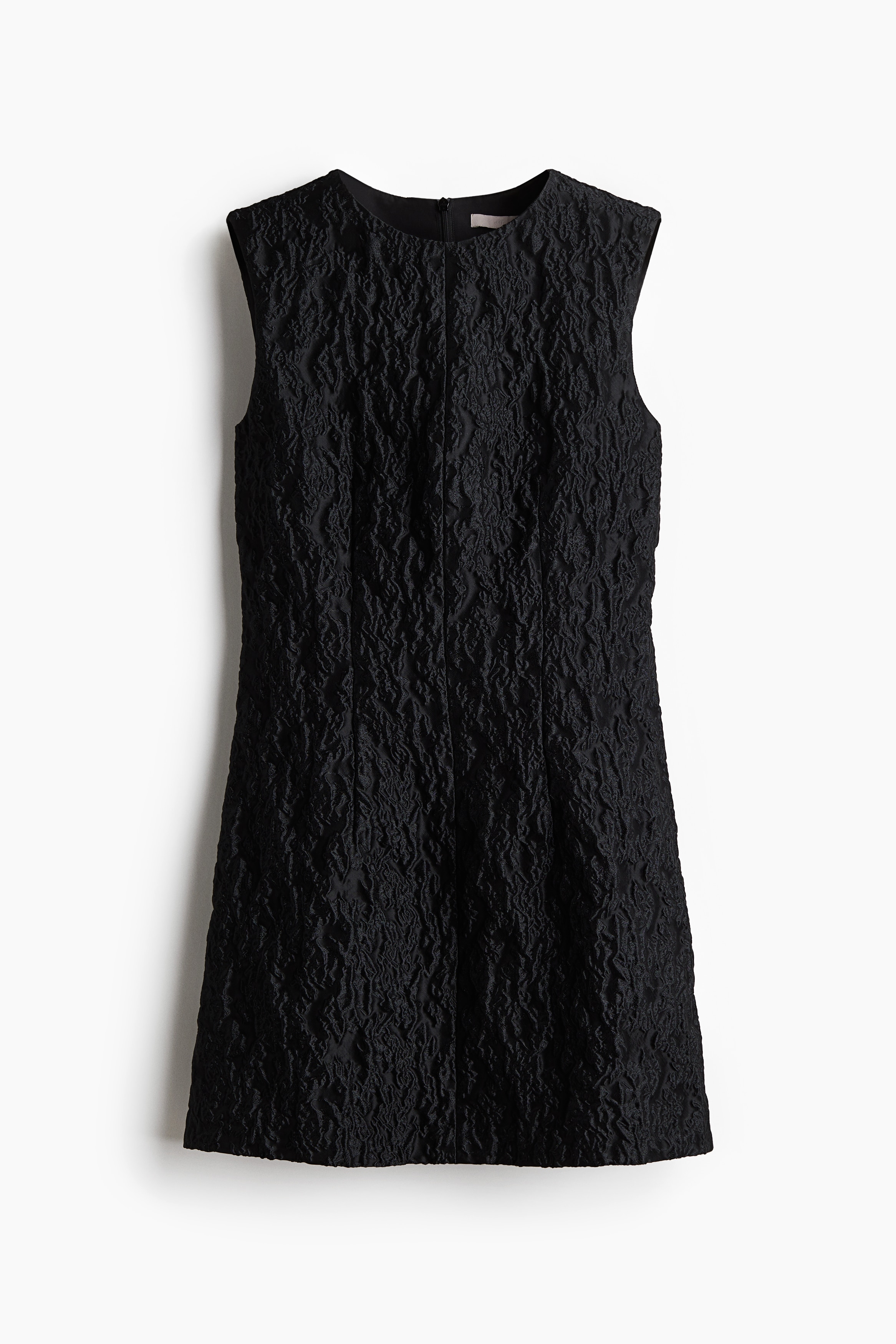Short, sleeveless dress in a jacquard weave featuring an intricate texture with a slight sheen. Round neckline, a concealed zip at the back and shaping darts at the waist for a flattering silhouette. Lined. 이미지