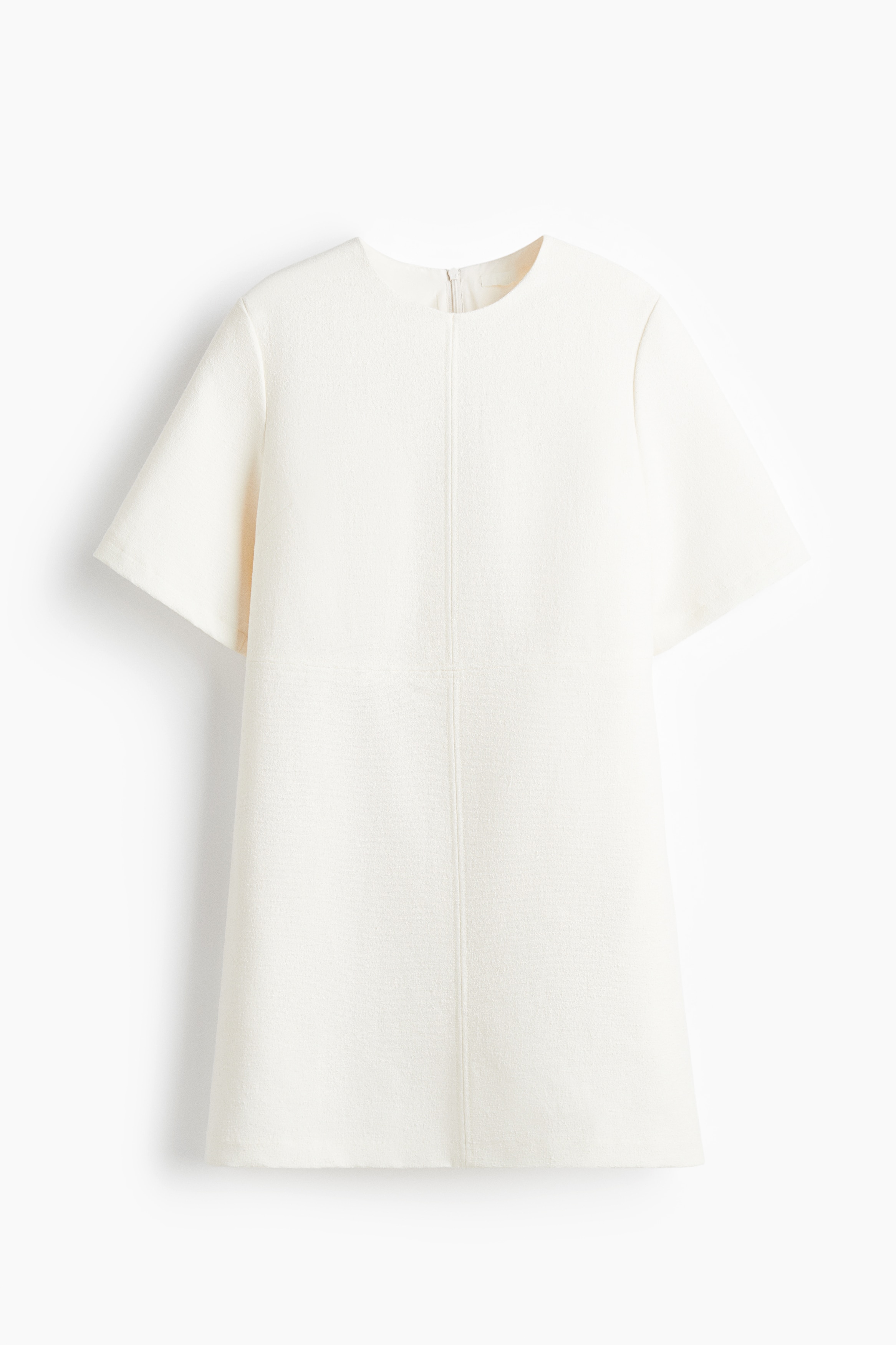 솔기가 눈에 띄게 처리된 미니 드레스. 라운드넥. 뒷면 히든 지퍼. 반소매. 옆면 히든 포켓. 안감 부착. 이미지