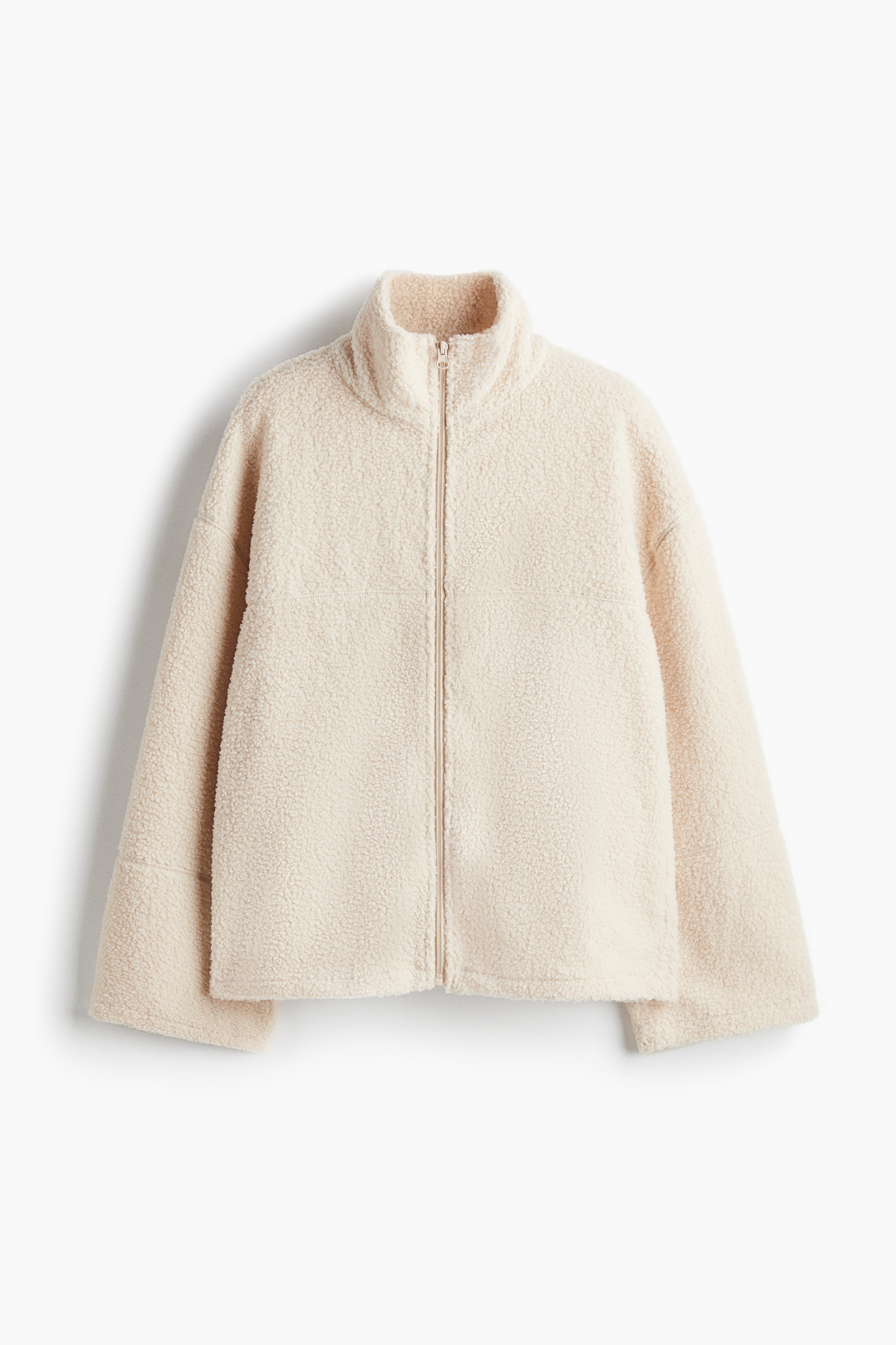 부드러운 테디 소재의 오버사이즈 스웨트셔츠. 하이넥. 앞면 지퍼 클로저. 옆면 히든 포켓. 드롭 숄더. 와이드한 긴소매. 이미지