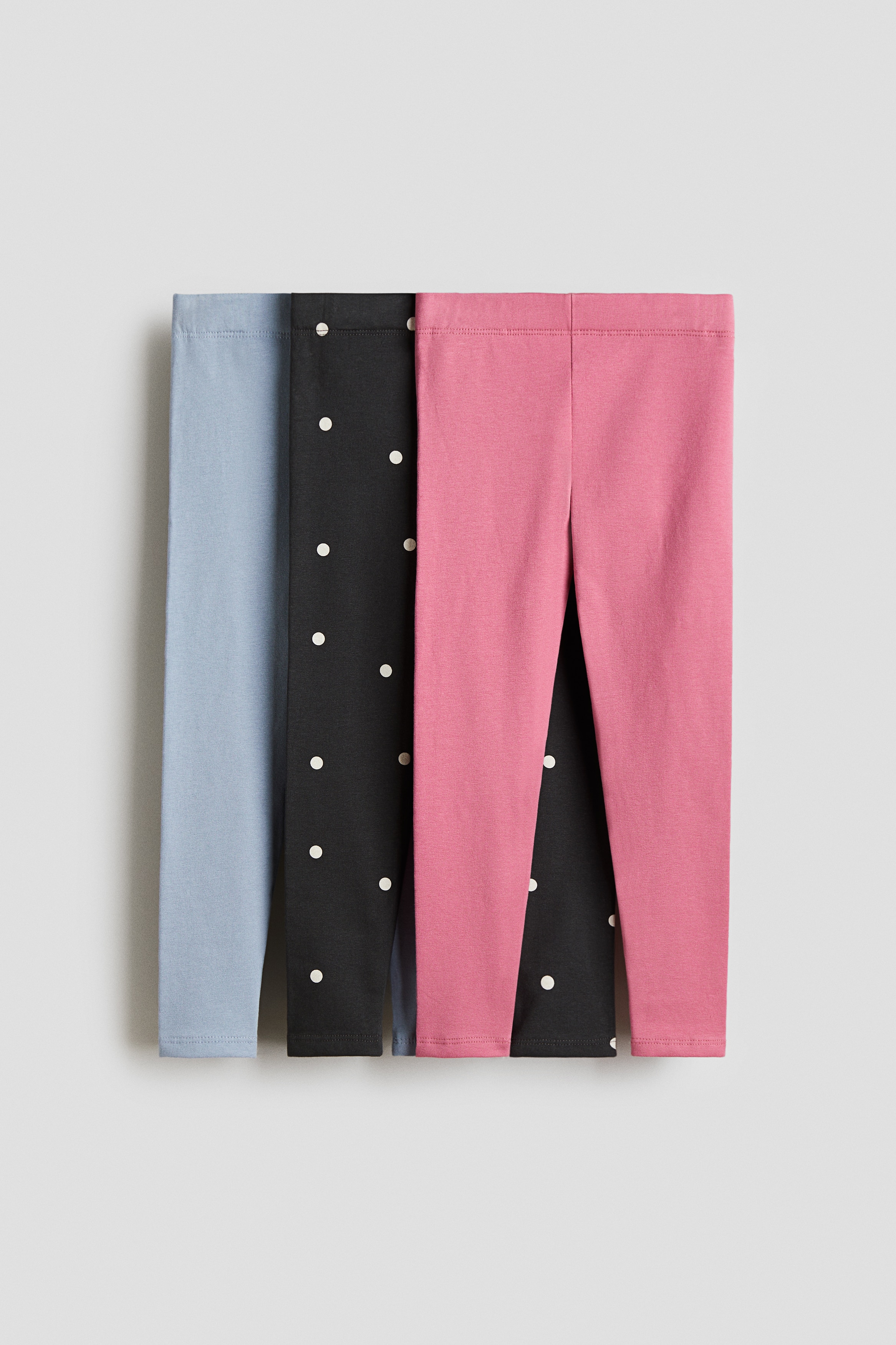 부드러운 코튼 저지 소재의 레깅스. 밴딩으로 허리 사이즈 조절. 내부가 부드럽게 기모처리됨. 이미지