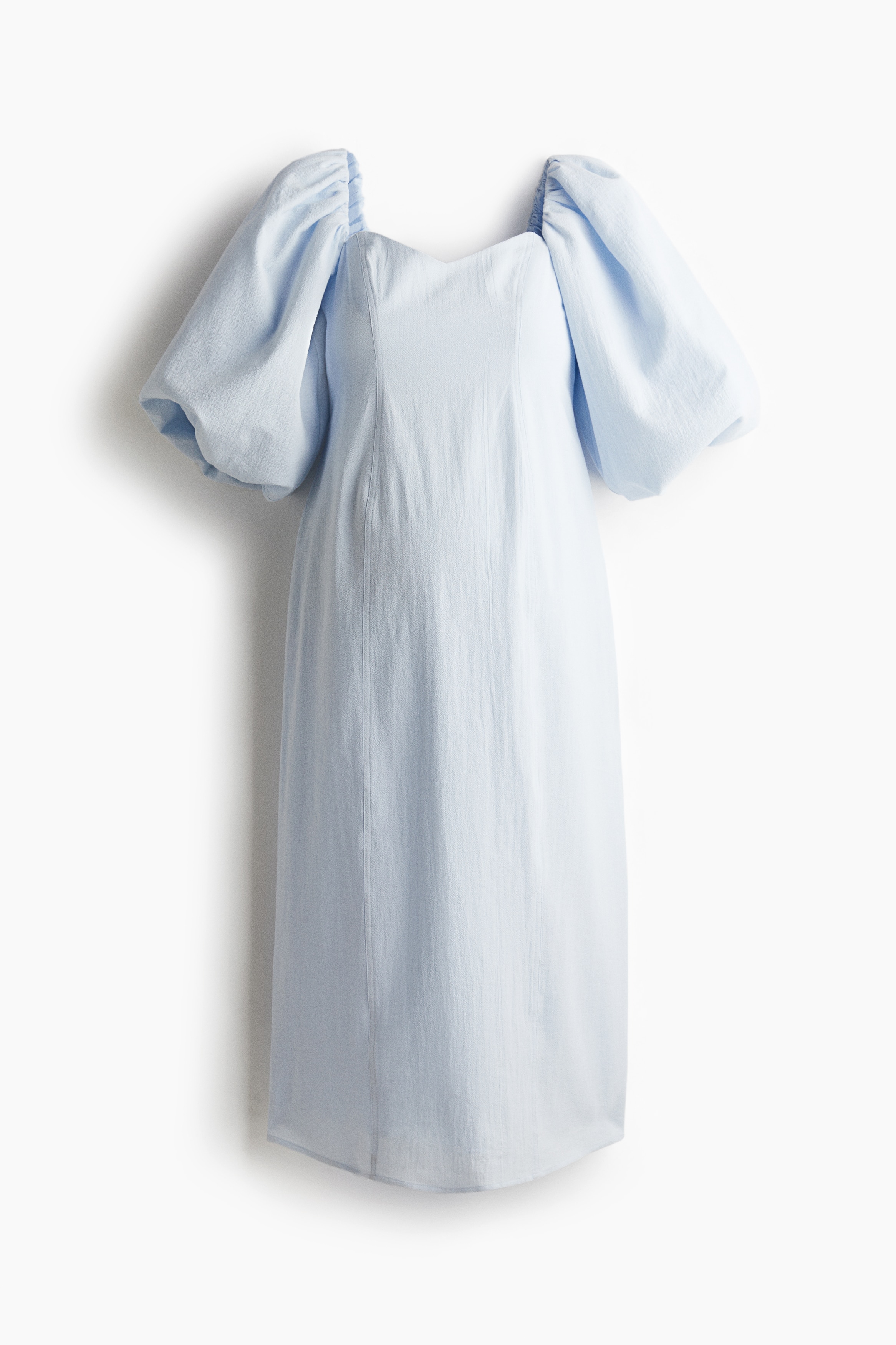 크레이프 코튼 소재의 피트되는 미디 원피스. 입체감을 주는 앞뒷면 솔기. 스위트하트 네크라인. 뒷면에 와이드한 스모킹 주름이 잡혀 있음. 오간자를 채워 풍성함을 더한 벌룬 스타일의 5부 소매. 한쪽 옆면 히든 지퍼. 뒷트임이 있는 스트레이트 헴라인. 안감 부착. 이미지