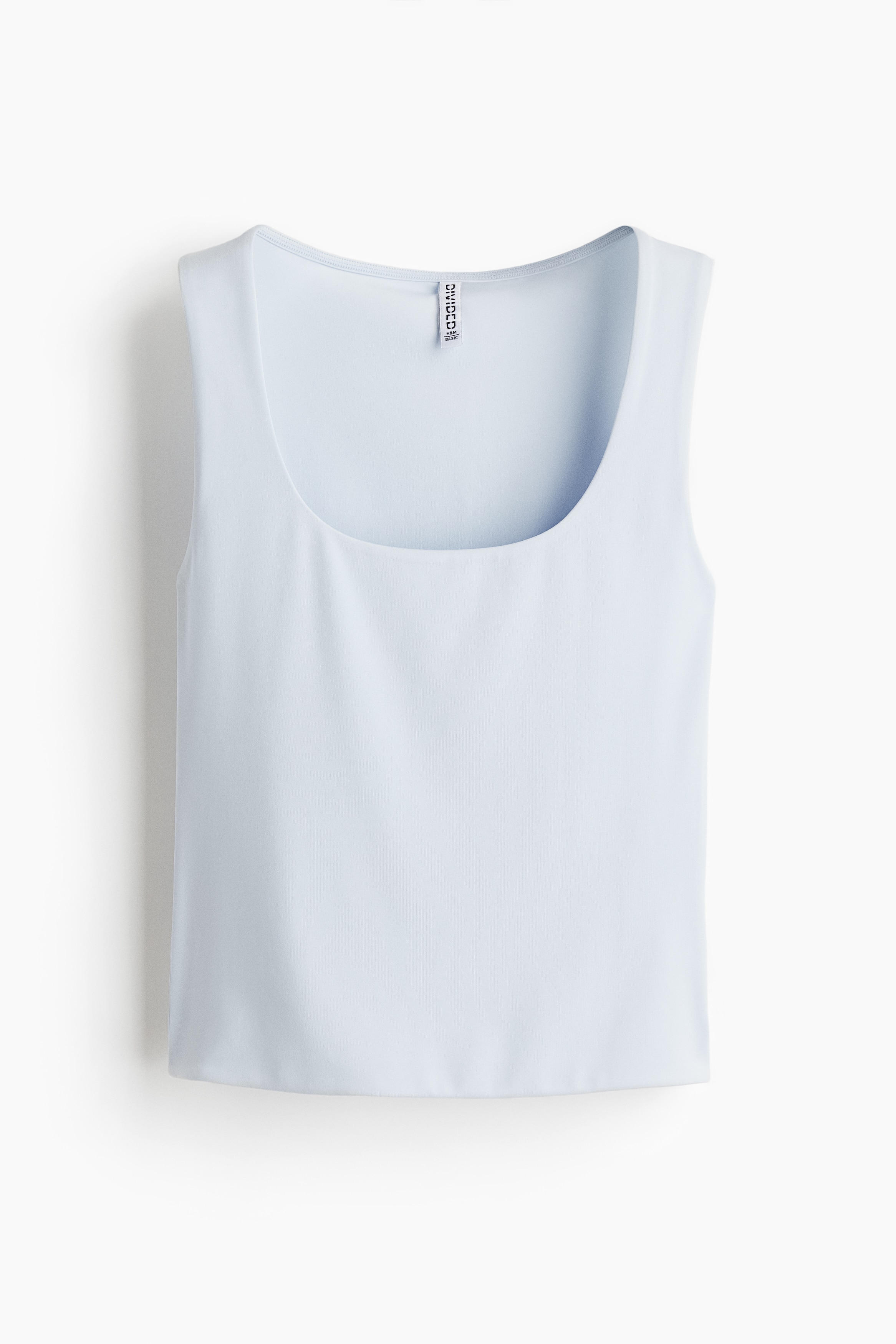 부드러운 초극세사 소재의 짧고 피트되는 슬리브리스 탑. 스쿱넥. 스트레이트 헴라인. 이미지