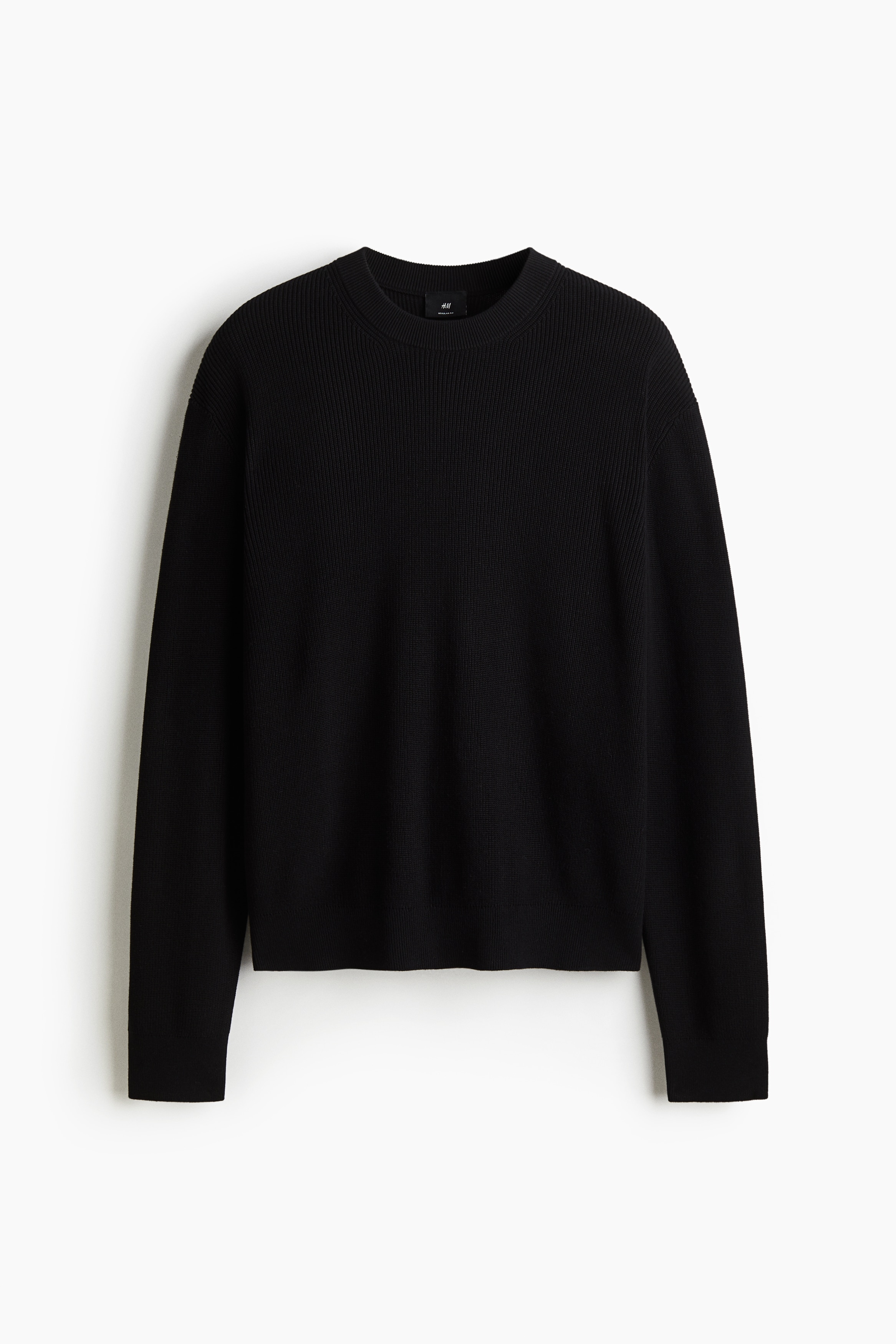 코튼을 사용한 리브드 파인니트 소재의 라운드넥 스웨터. 스트레이트 헴라인. 착용감이 편안하고 클래식한 레귤러핏 실루엣. 이미지