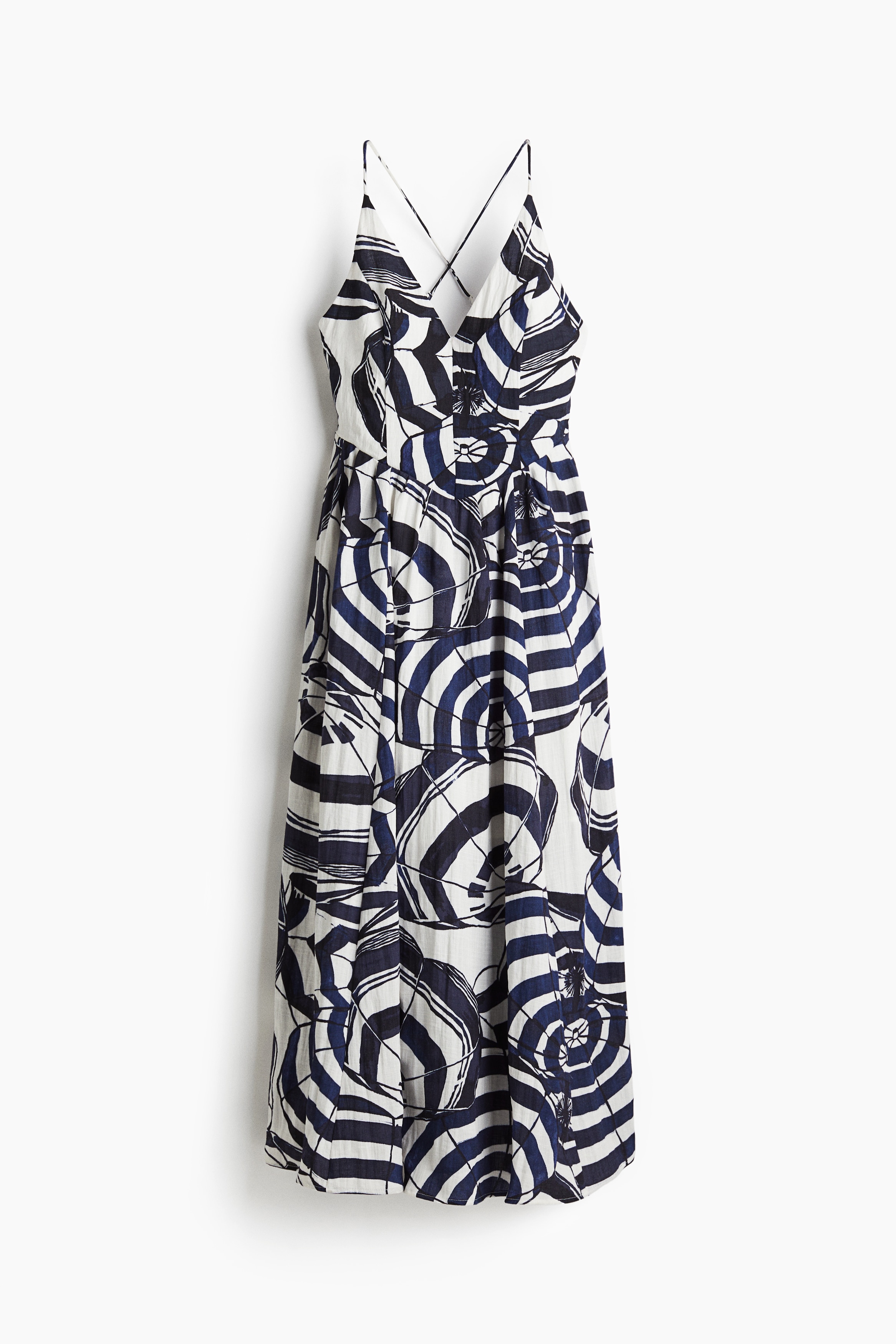 우븐 소재의 롱 원피스. 피트되는 보디스. V넥과 등 부분이 깊게 파인 스타일. 앞면에 입체감을 주는 솔기가 있음. 길이 조절 가능한 가는 어깨 스트랩이 뒷면에서 교차됨. 한쪽 옆면 히든 지퍼. 주름이 잡힌 허리 솔기 아래는 풍성한 플레어 라인으로 마감됨. 안감 부착. 이미지