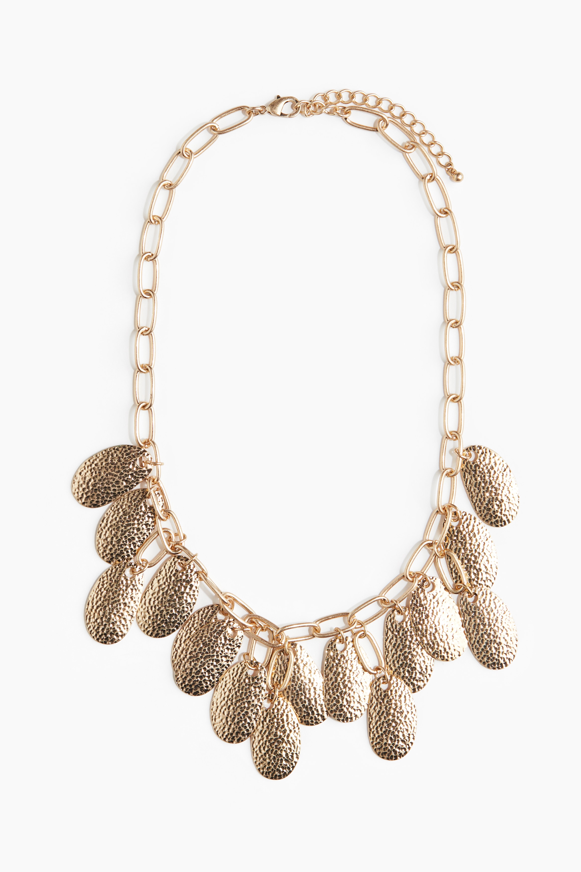 금속 소재의 앵커 체인 목걸이. 표면에 텍스처가 있는 볼드한 금속 디스크 펜던트 여러 개로 장식됨. 트리거 후크로 길이 조절 가능. 이미지