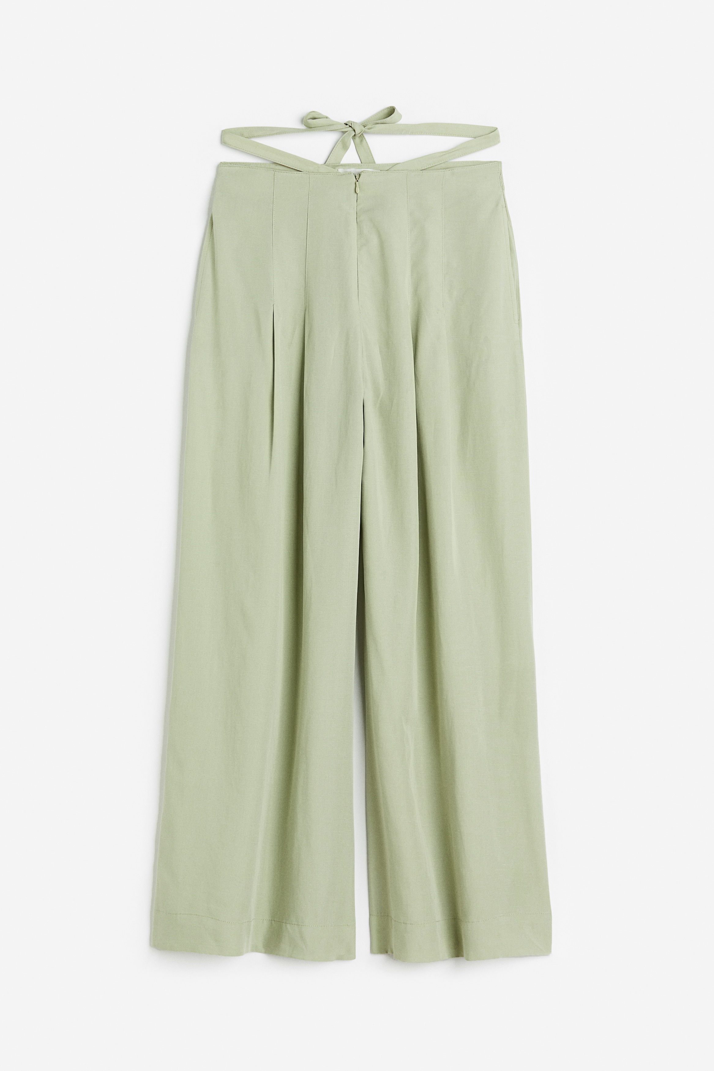 리넨을 함유한 리오셀 소재의 테일러드 팬츠. 스트레이트 스타일. 릴랙스핏. 로라이즈. 앞면 히든 지퍼. 가는 끈을 허리에 둘러 뒷면에서 매듭짓는 디자인. 상단 플리츠 디테일. 옆면 히든 포켓, 뒷면 웰트포켓. 이미지