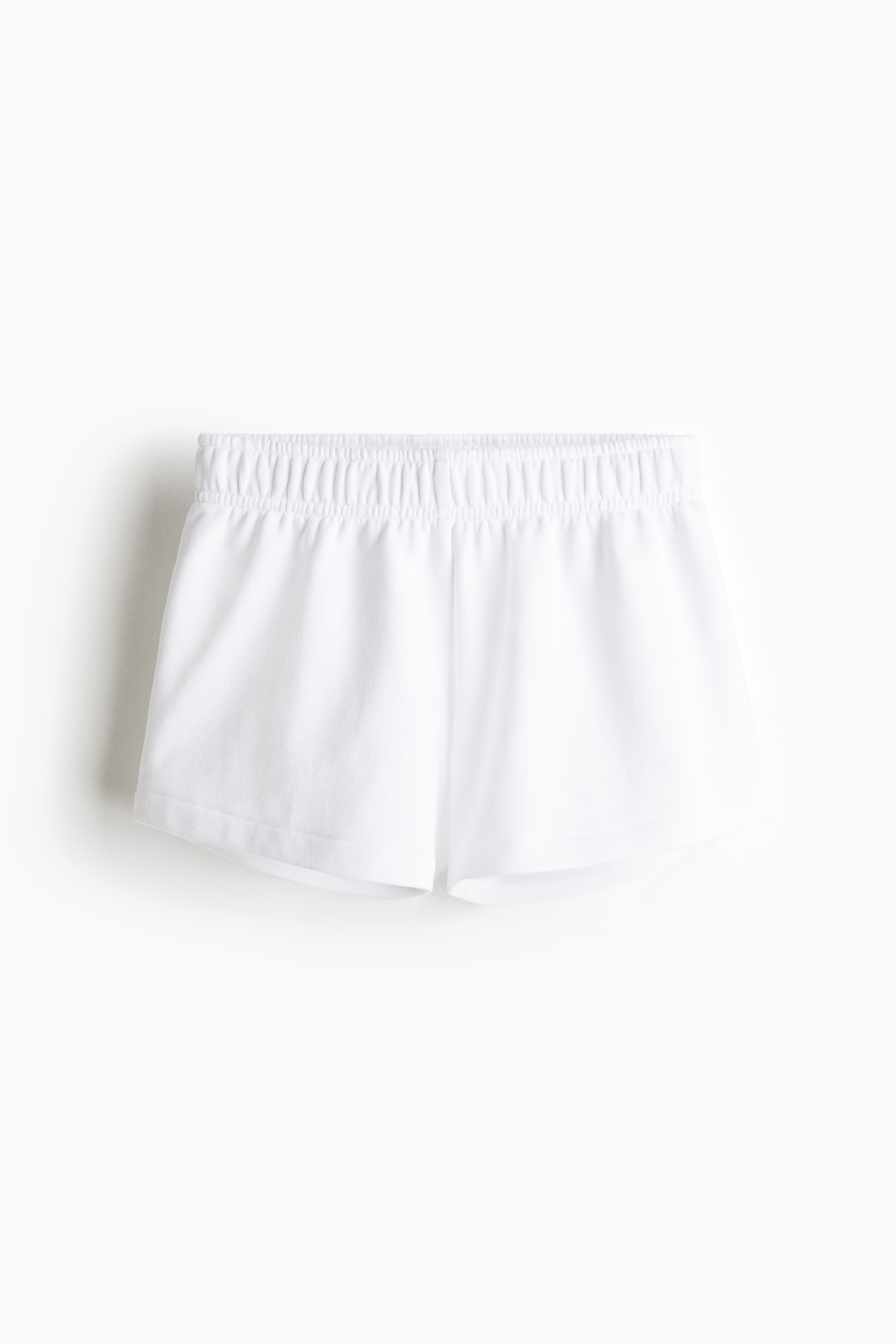 가벼운 스웨트셔츠 소재의 릴랙스핏 반바지. 밴딩처리된 드로스트링 허릿단. 이미지