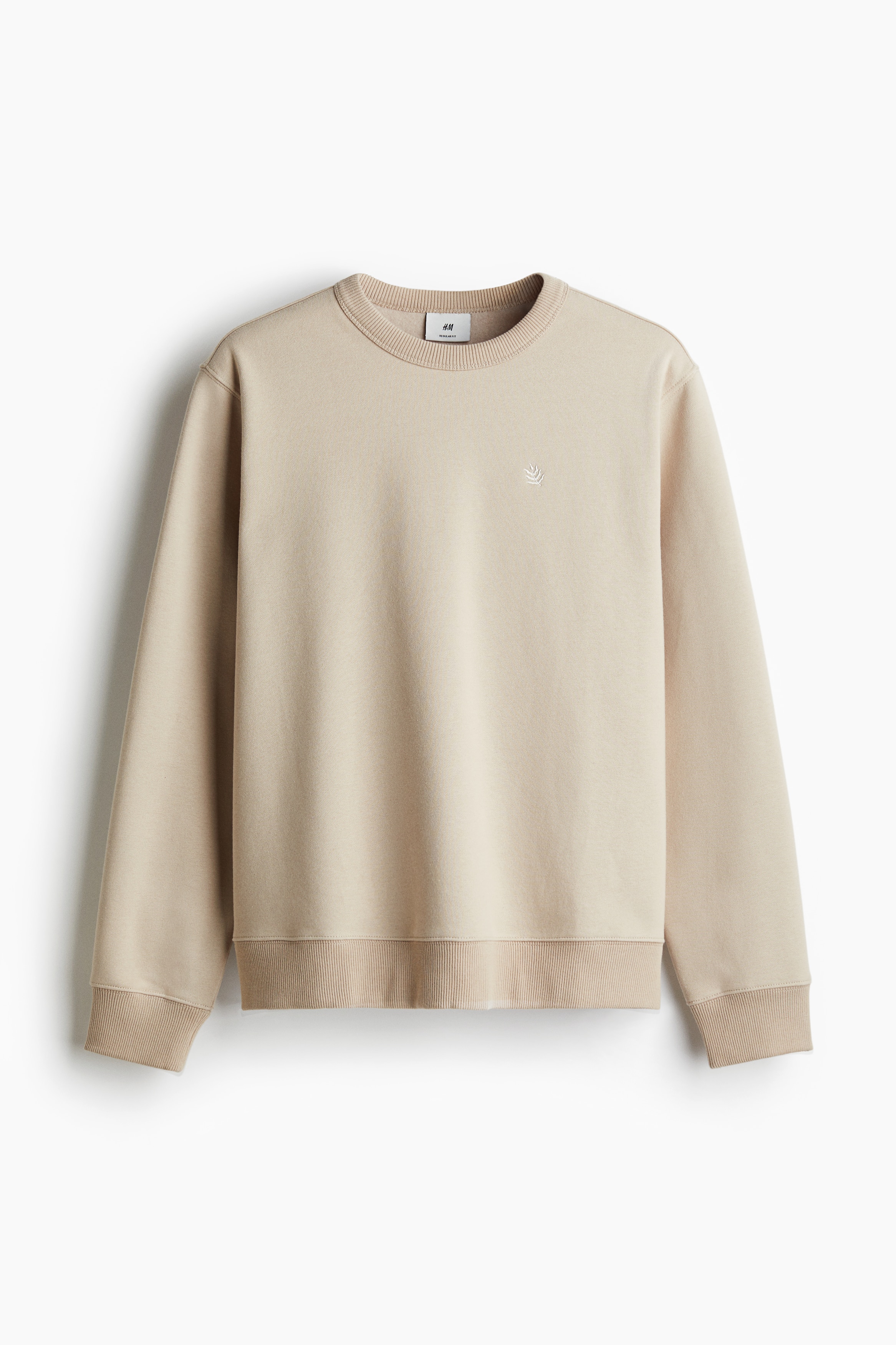 톡톡한 스웨트셔츠 소재의 탑. 부드럽게 기모처리된 내부. 가슴 부분 자수 디테일. 라운드넥. 긴소매. 리브드 트리밍. 착용감이 편안하고 클래식한 레귤러핏 실루엣. 이미지