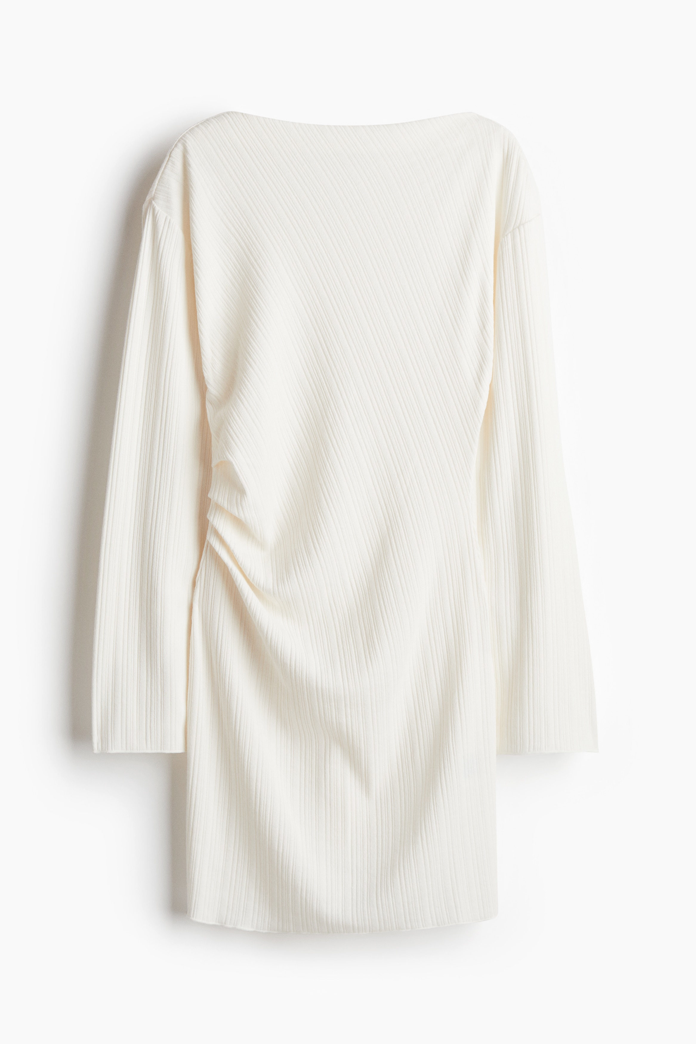 오버로크처리된 리브드 저지 소재의 피트되는 미니 원피스. 섬세한 보트넥. 긴소매. 한쪽 허리에 플리츠를 잡아 드레이핑 효과를 준 디자인. 이미지