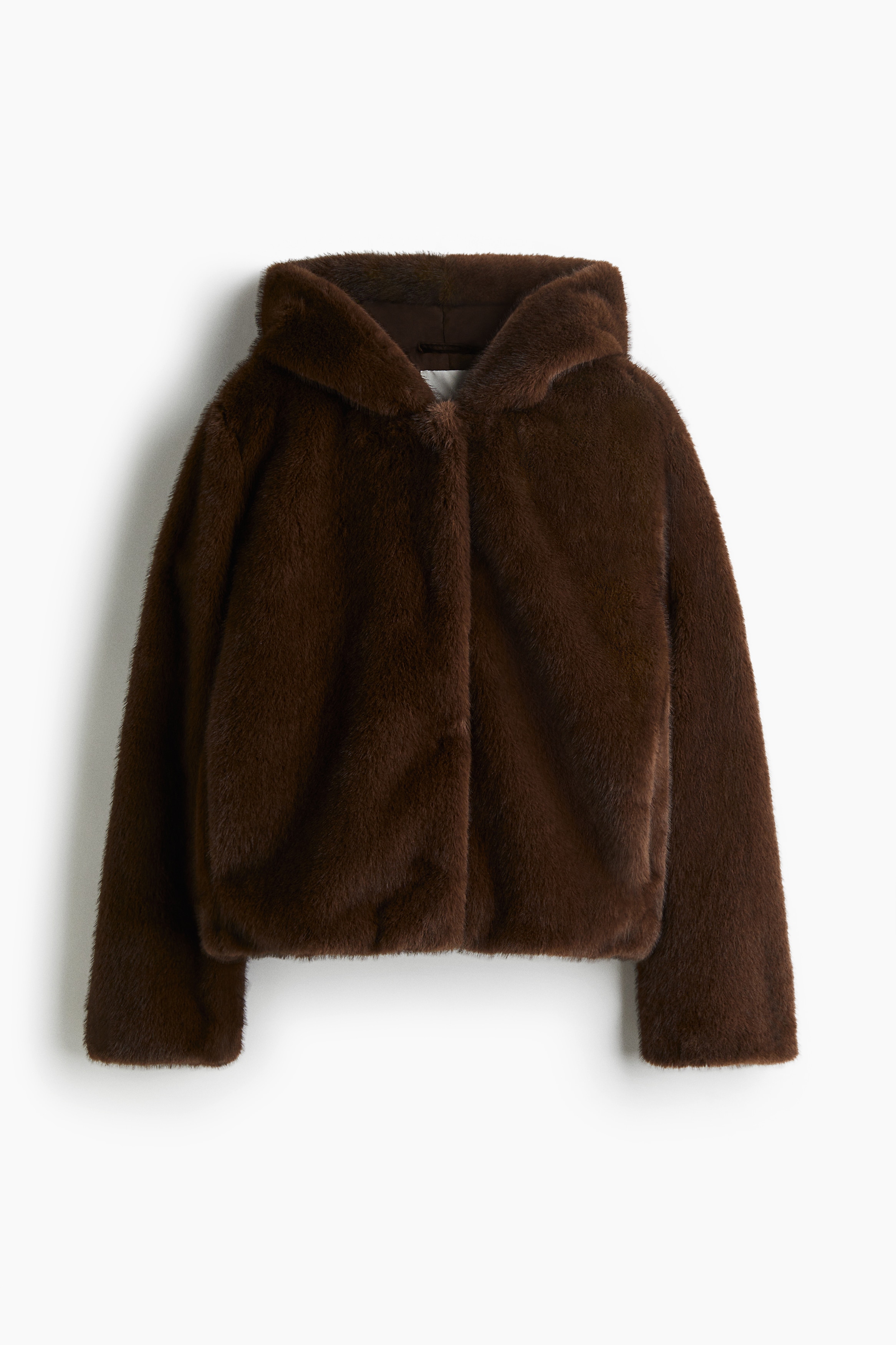 부드럽고 폭신한 소재의 짧은 재킷. 오버사이즈 후드. 앞면 히든 스냅버튼 클로저. 세미 드롭 숄더. 긴소매. 옆면 히든 포켓. 안감 부착. 이미지