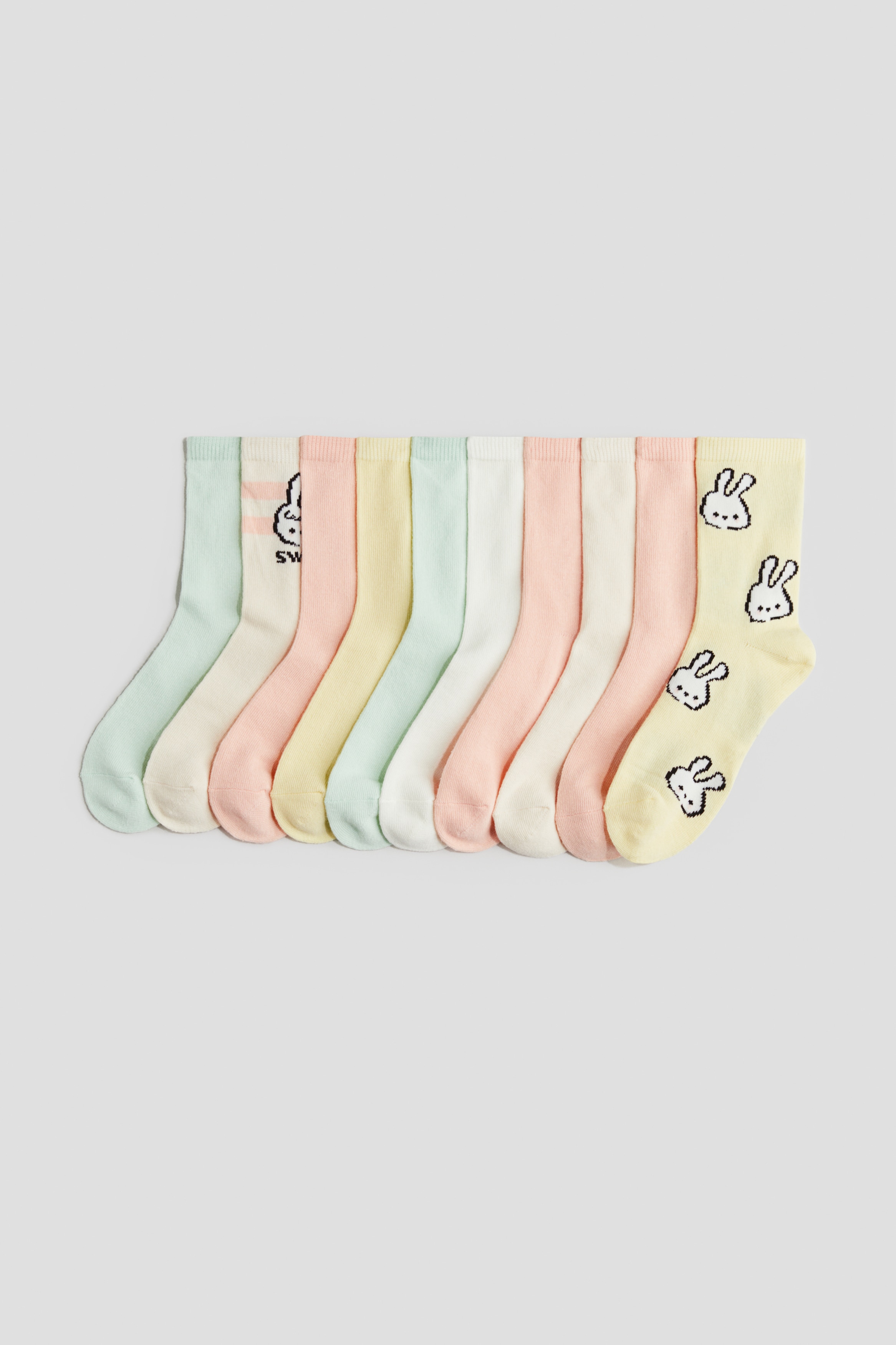 부드러운 코튼 혼방 소재의 파인니트 양말 세트. 입구 부분이 신축성 있게 처리됨. 이미지