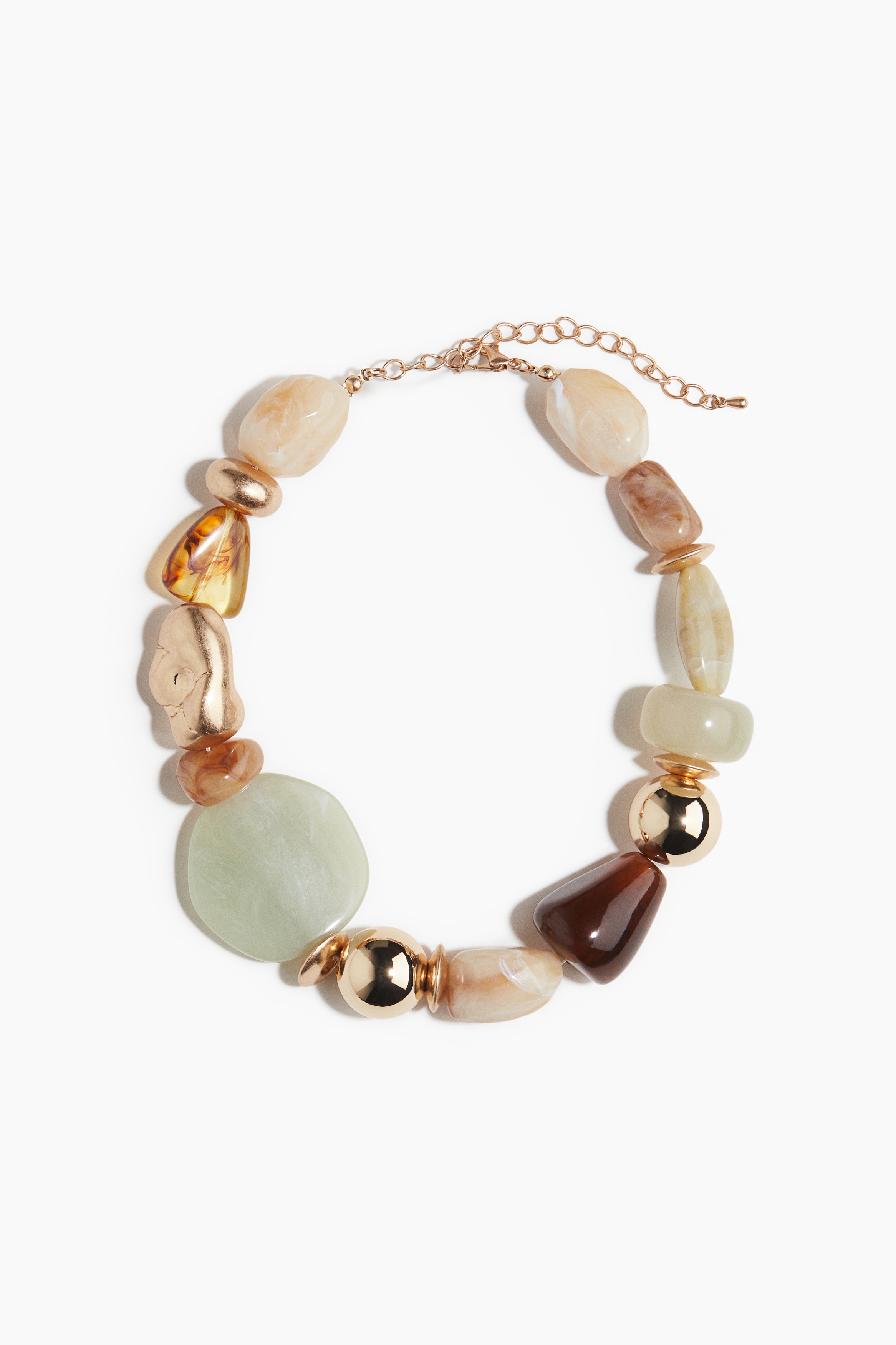 다양한 디자인의 청키한 비즈로 장식된 짧은 목걸이. 트리거 후크로 사이즈 조절 가능. 이미지