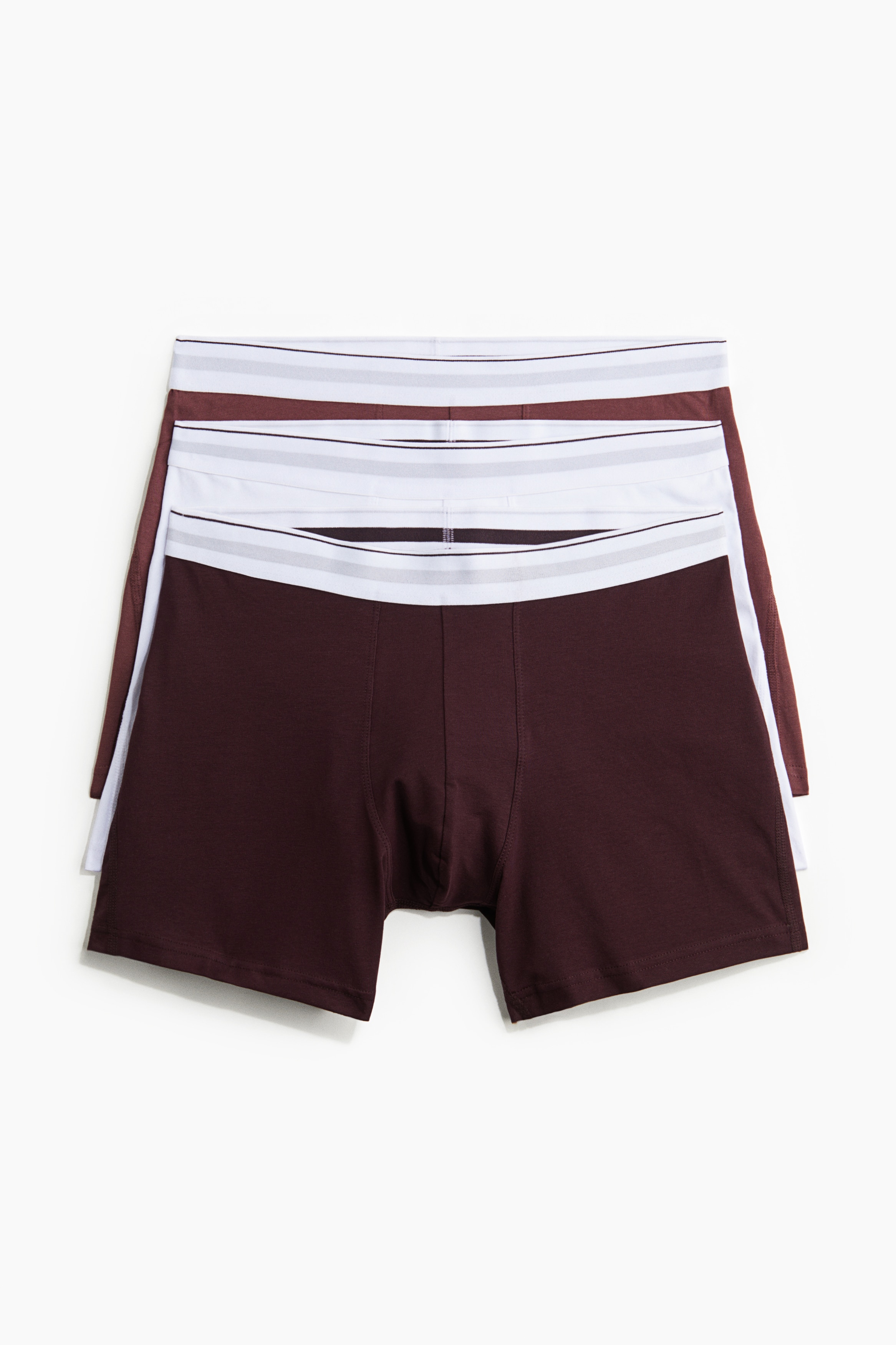 스트레치 코튼 저지 소재의 드로즈 세트. 솔기가 오버로크 처리되어 편안한 착용감을 주는 디자인. 신축성 허릿단. 앞부분 안감 부착. 약간 길게 처리된 레그. Lycra® Xtra Life™ 기술을 사용하여 착용감이 매우 편안하며 형태가 오래 유지되는 제품. 이미지