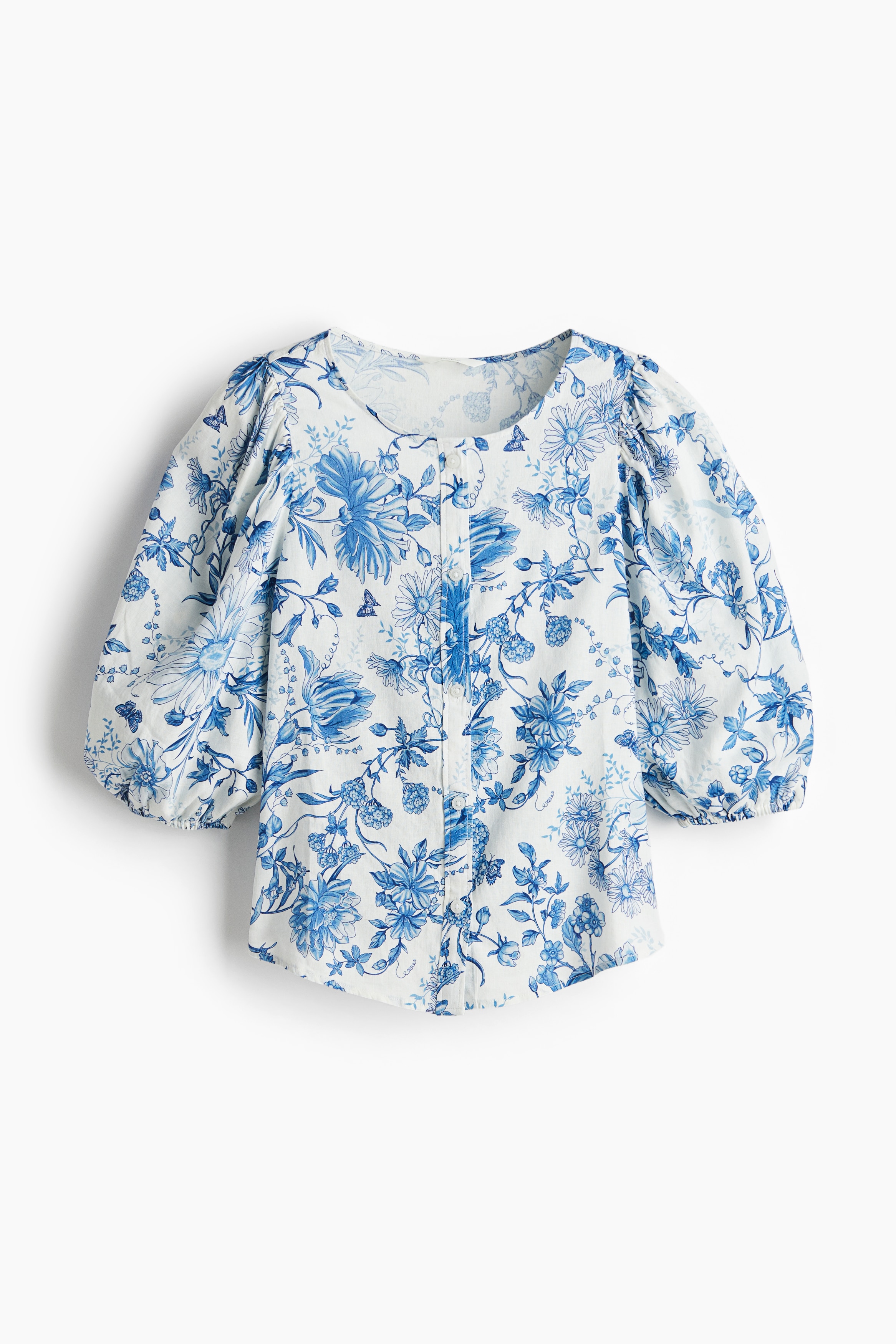 가벼운 코튼과 리넨 혼방 소재의 피트되는 블라우스. 라운드넥. 앞면 버튼 클로저. 벌룬 스타일의 7부 소매. 신축성 소맷단. 이미지