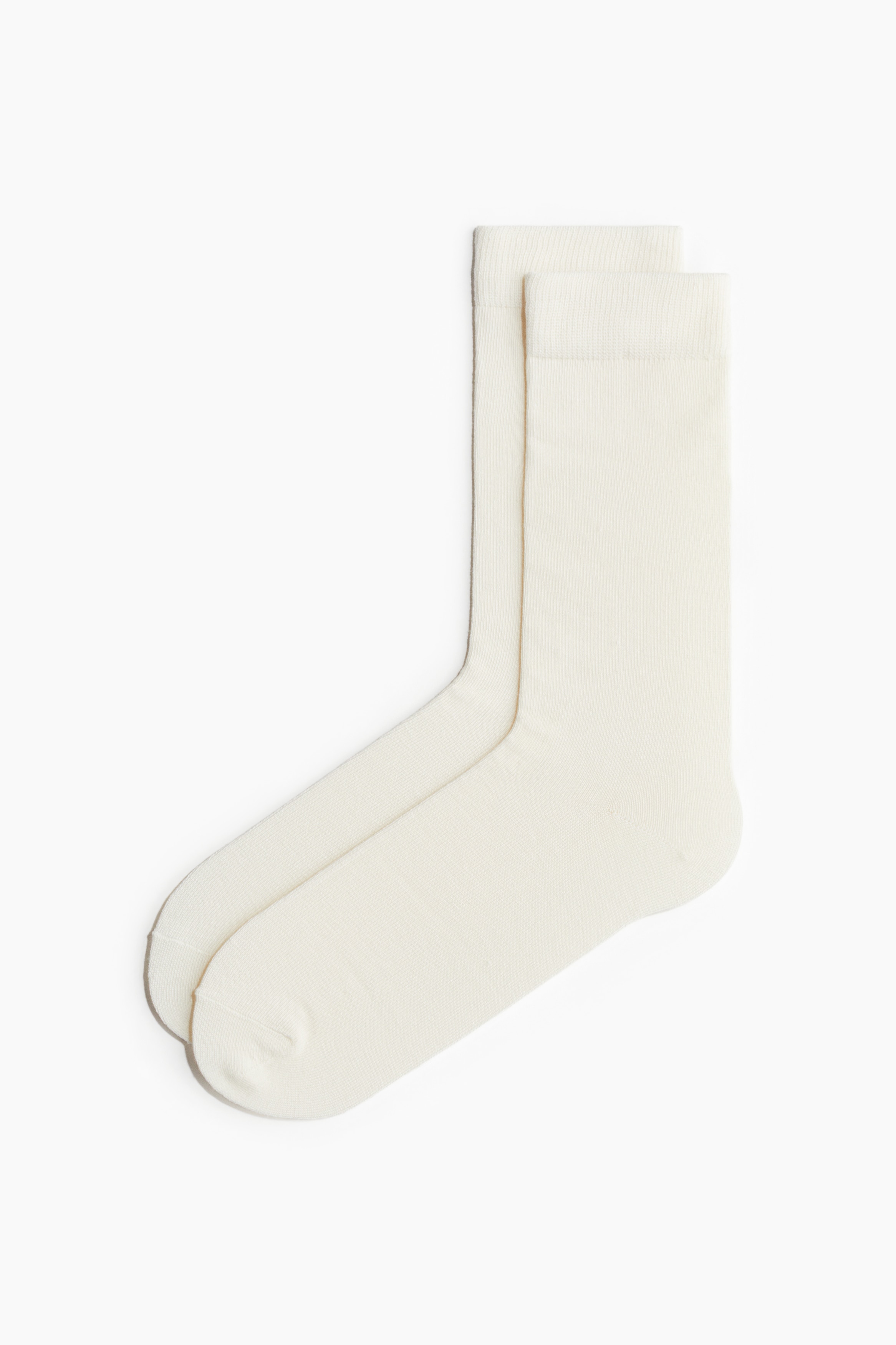 밤부 비스코스가 혼방된 부드러운 파인니트 소재의 양말. 와이드한 입구 부분이 신축성 있게 처리됨. 이미지