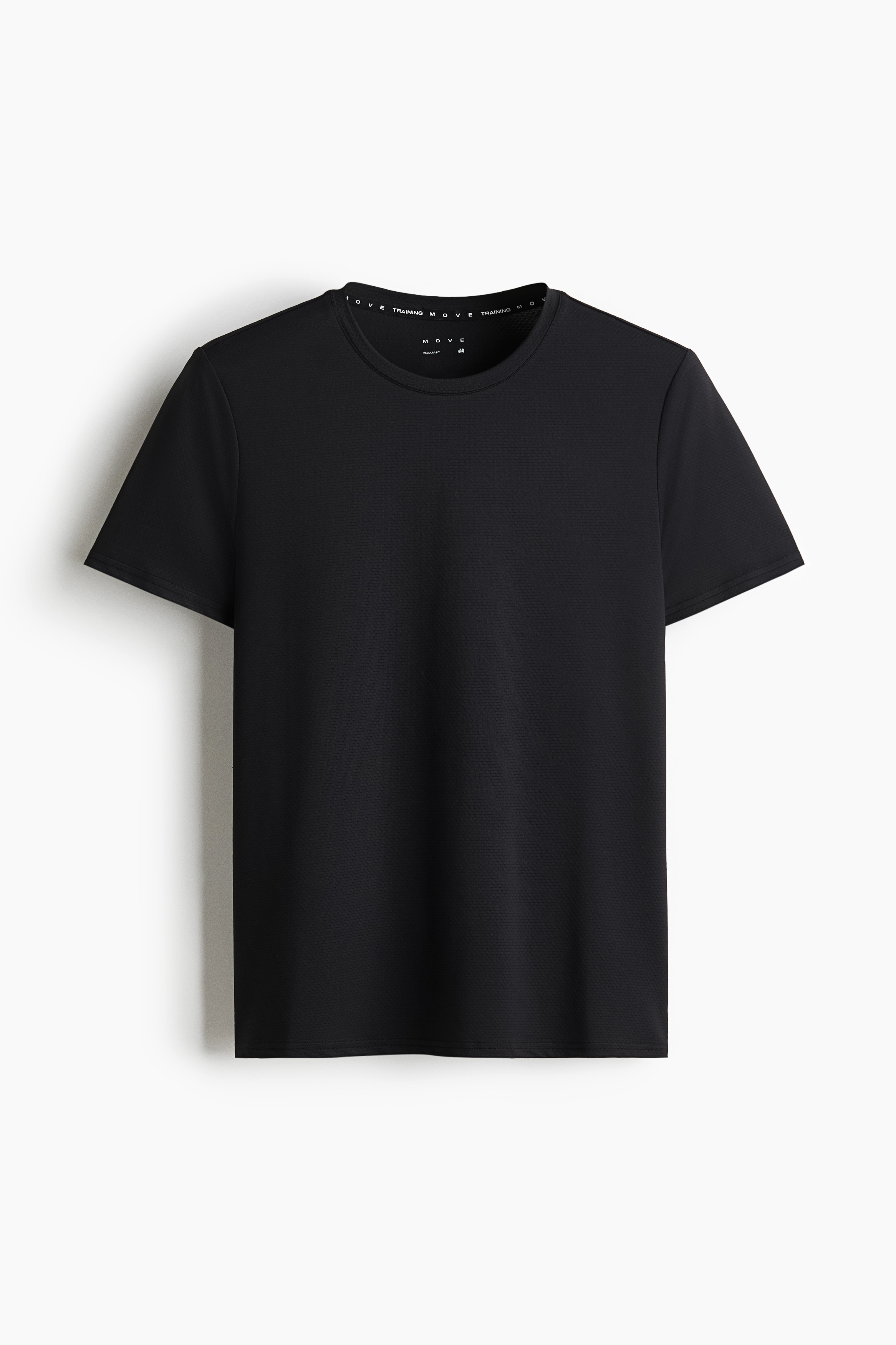 수분을 빠르게 흡수하여 편안하고 쾌적한 활동을 도와주는 기능성 DryMove™ 메쉬 소재의 스포츠 티셔츠. 스트레치 메쉬 소재는 통기성이 뛰어나 운동 중 최적의 편안함과 자유로운 움직임을 제공합니다. 착용감이 편안하고 클래식한 레귤러핏 실루엣. 이미지