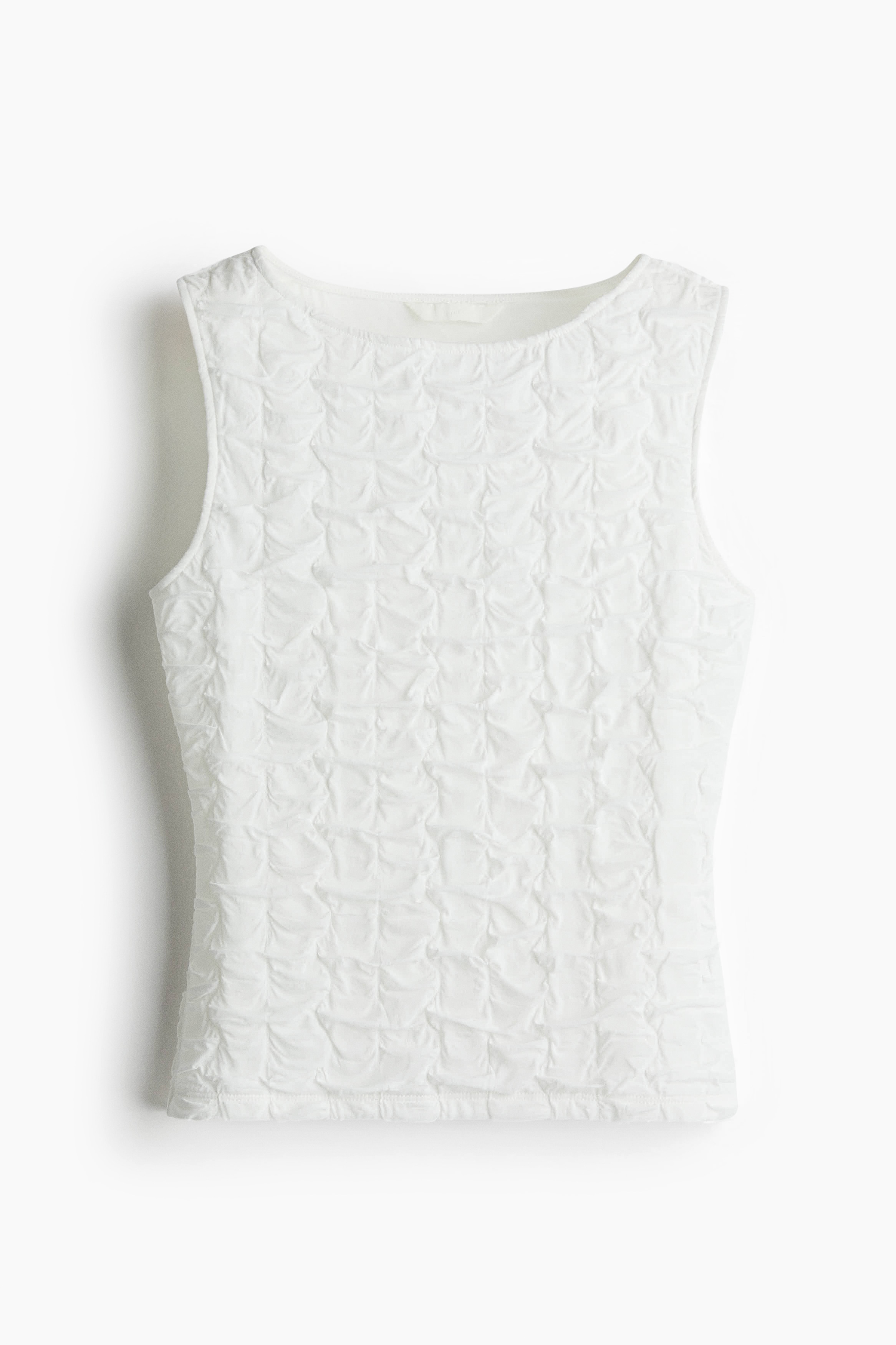 저지 소재의 피트되는 슬리브리스 탑. 보트넥. 앞면이 러플로 마감됨. 이미지