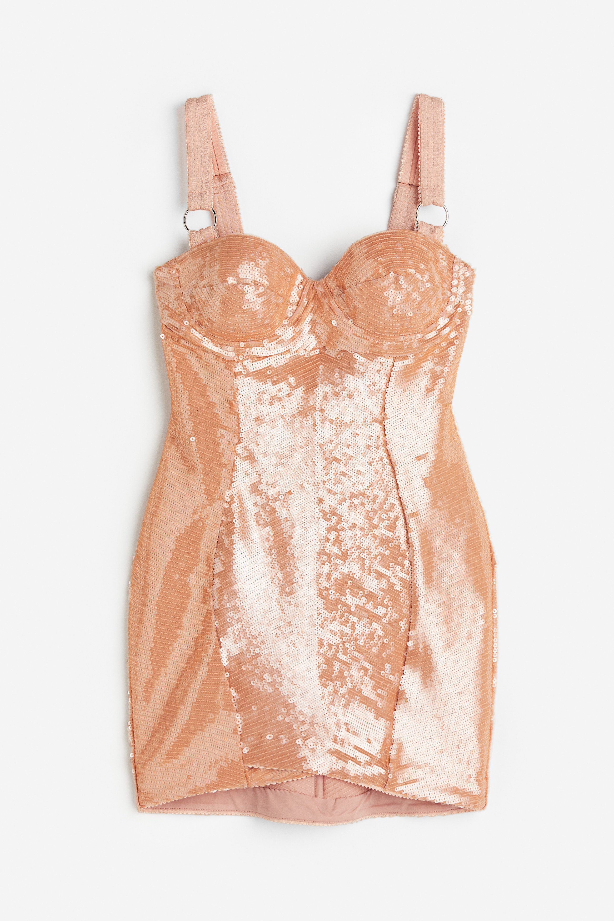 Studio Collection. 스트레치 저지 소재의 피트되는 미니 슬리브리스 원피스. 반짝이는 시퀸으로 커버된 디자인. 피트되는 보디스. 스위트하트 네크라인. 안감이 있는 얇은 언더와이어 패드컵. 길이 조절 가능한 신축성 어깨 스트랩은 스캘럽트 라인으로 마감됨. 뒷면이 부분적으로 오픈됨. 뒷면 상단에는 스캘럽트 라인으로 마감되었으며, 후크로 여미는 신축성 스트랩이 있음. 이미지