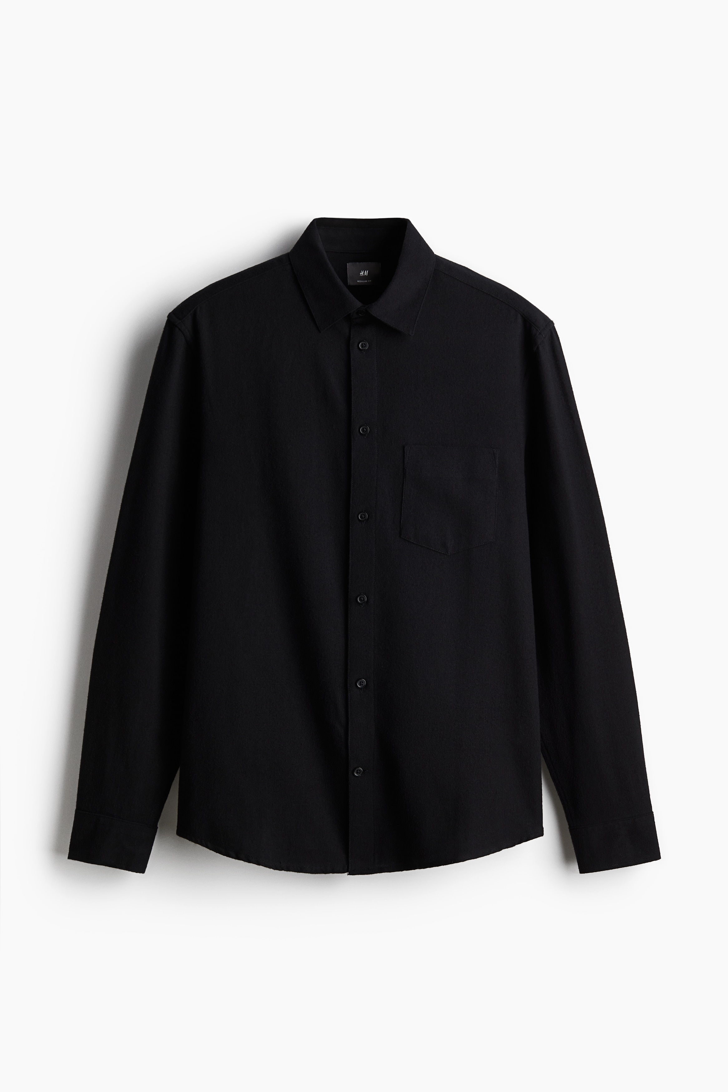 부드러운 코튼 플란넬 소재의 셔츠. 턴다운 칼라. 버튼단이 있는 클래식 프런트 스타일. 뒷면 요크. 긴소매. 버튼으로 소맷단 핏 조절. 라운드 헴라인. 착용감이 편안하고 클래식한 레귤러핏 실루엣. 이미지