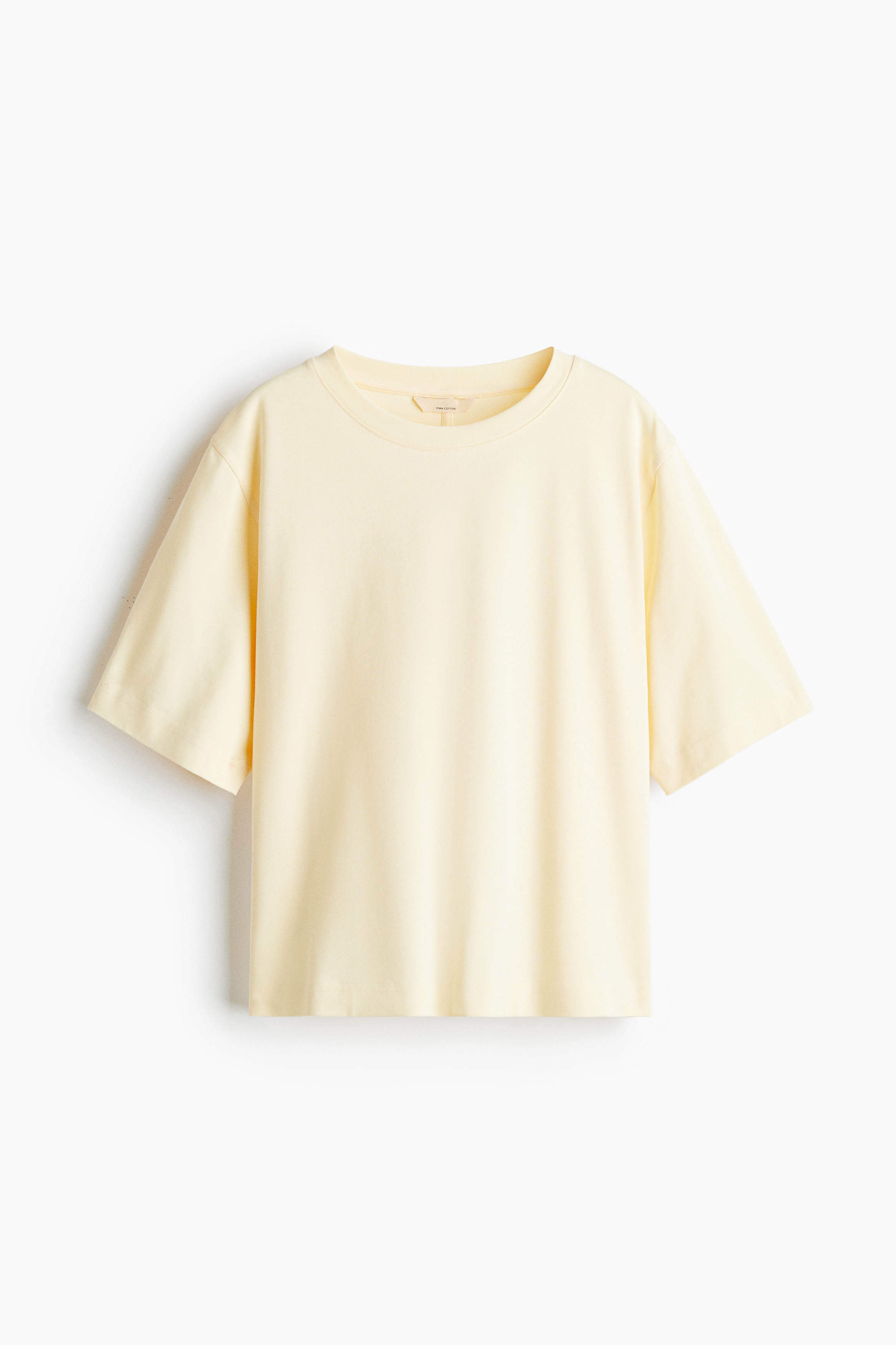 부드러운 피마 코튼 저지 소재의 루즈핏 티셔츠. 크루넥. 5부 소매. 눈에 띄게 처리된 뒷면 솔기. 스트레이트 헴라인. 이미지